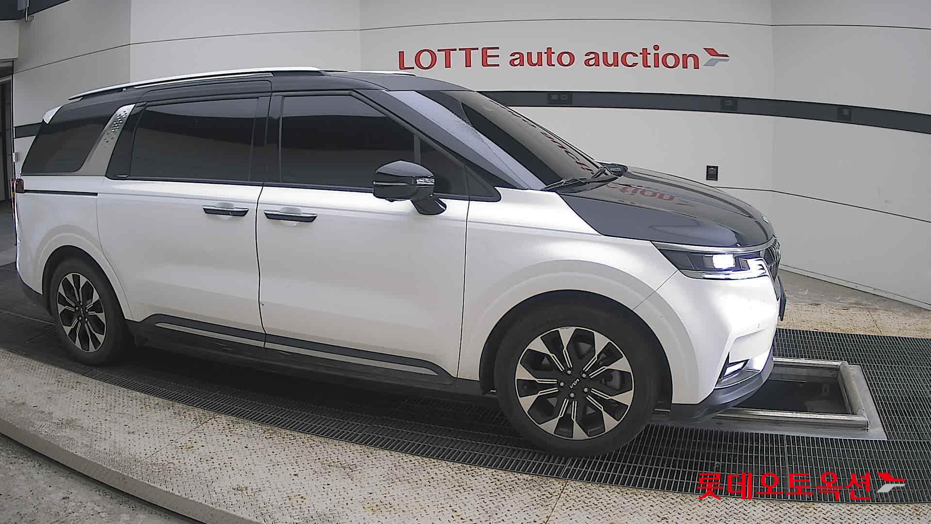 2023 - kia carnival