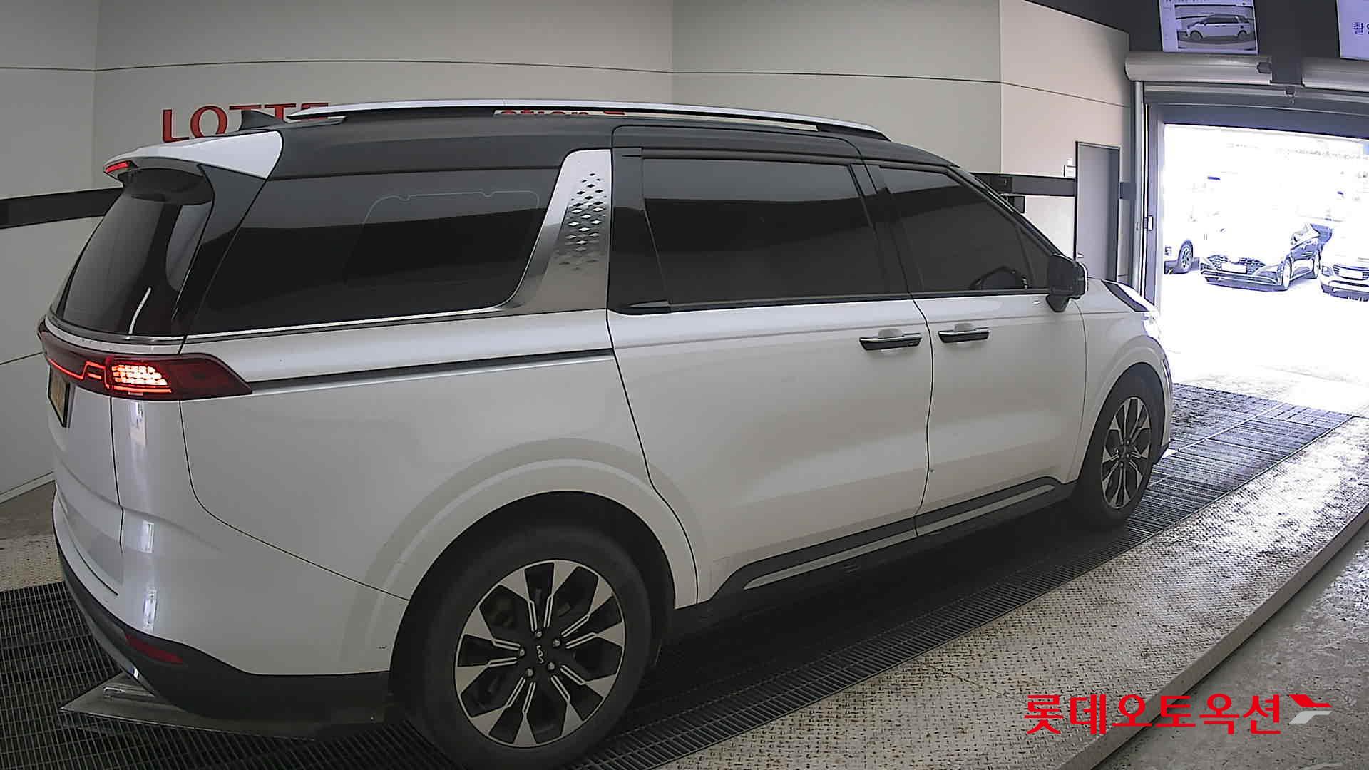 2023 - kia carnival