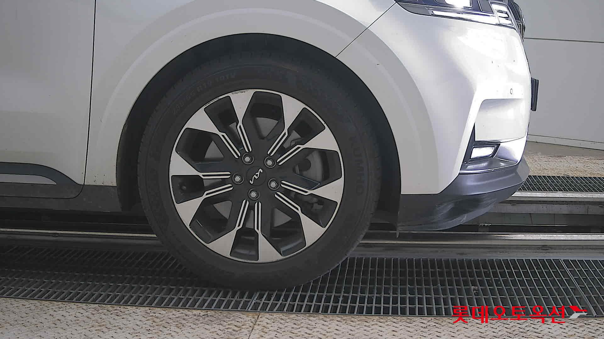 2023 - kia carnival