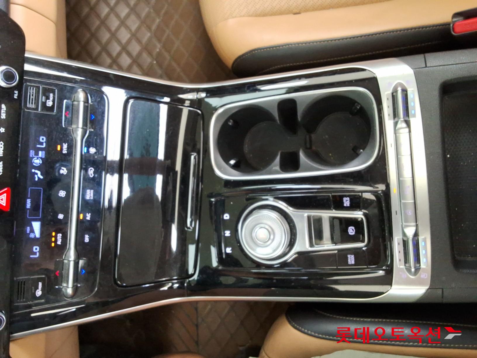 2023 - kia carnival