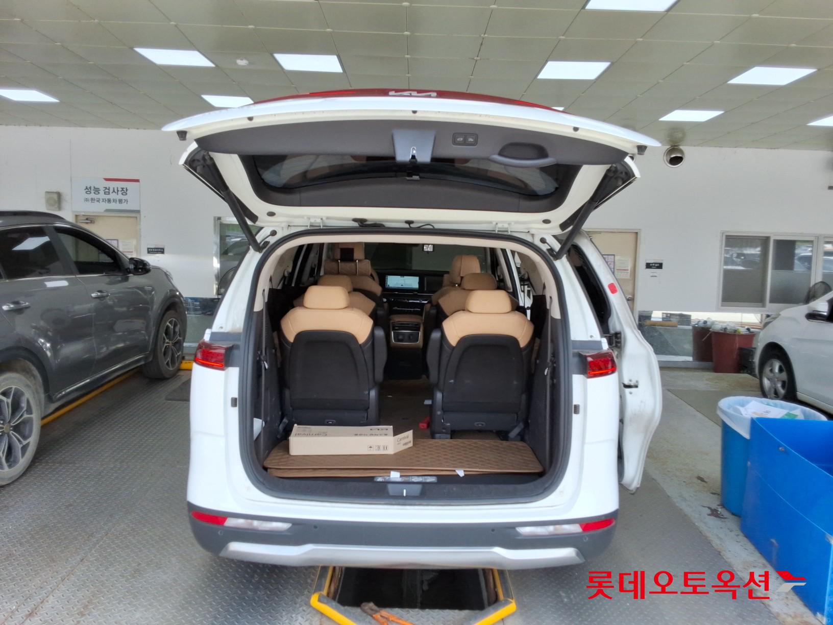 2023 - kia carnival