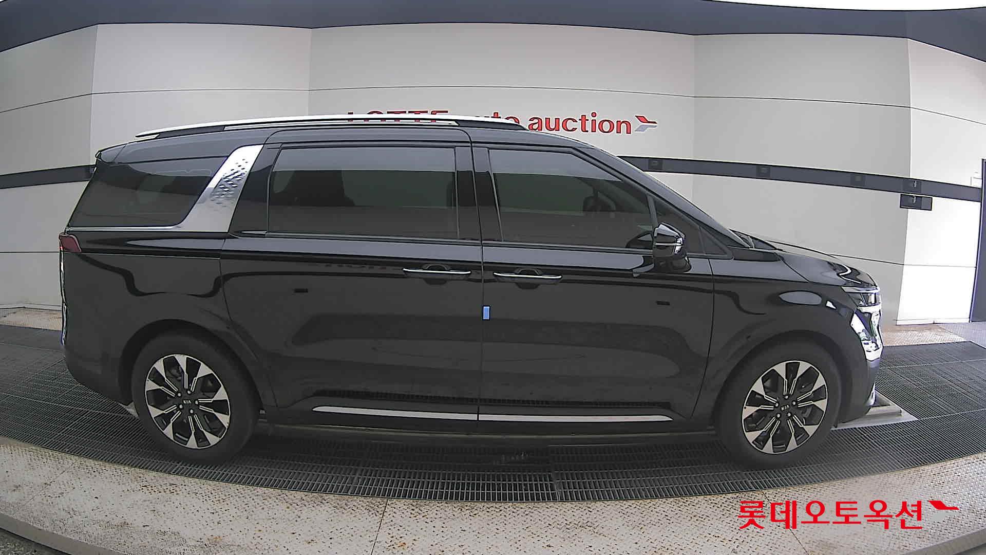 2021 - kia carnival