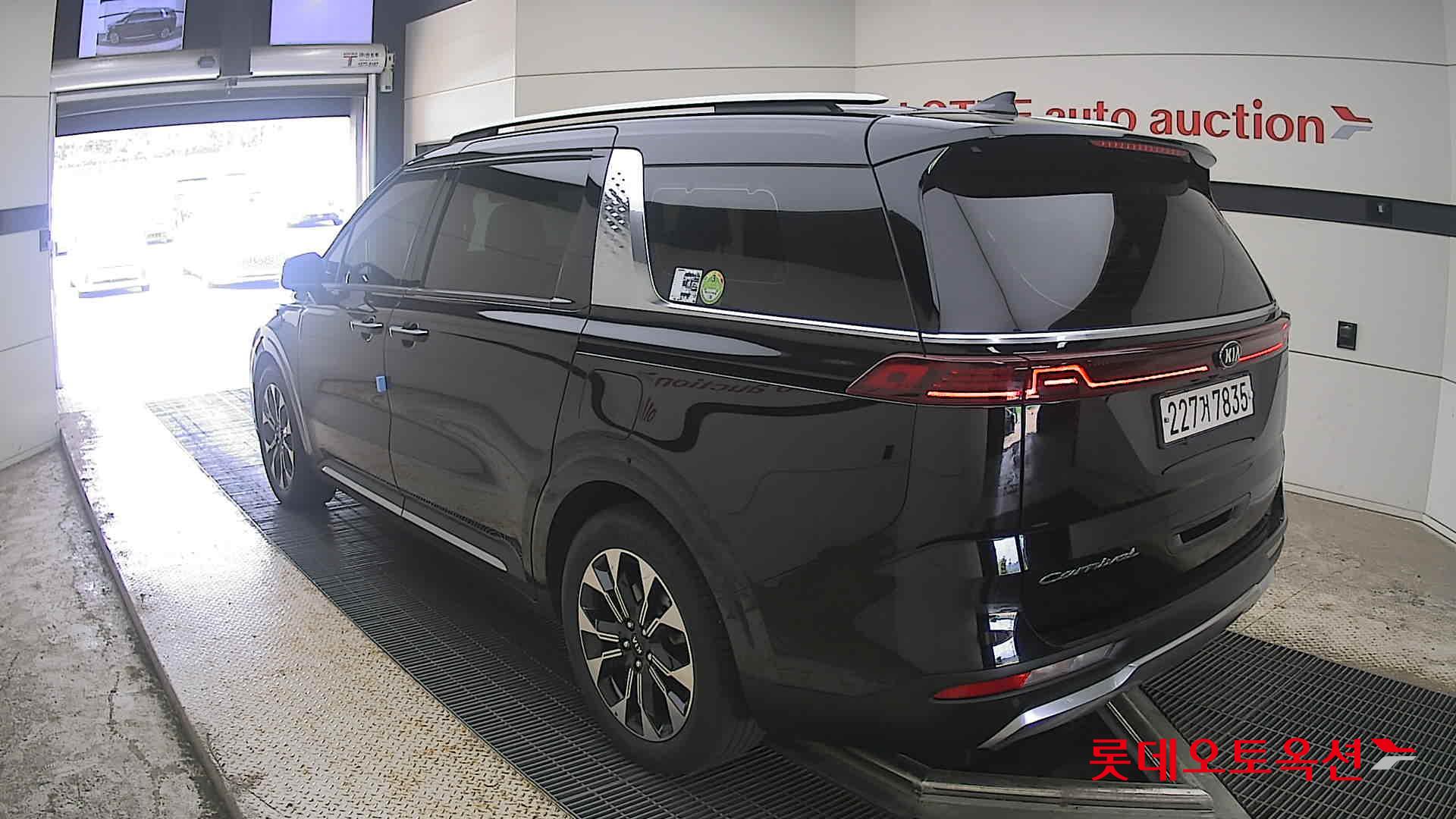 2021 - kia carnival