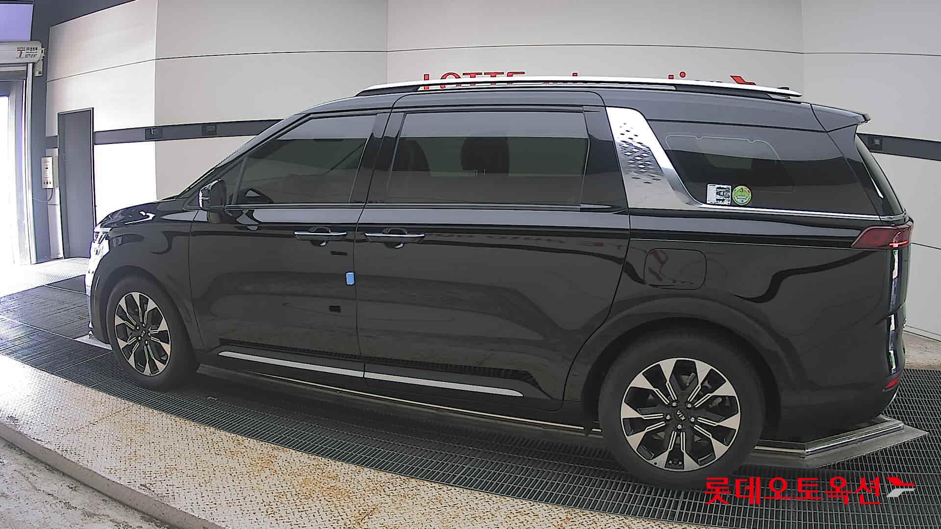 2021 - kia carnival
