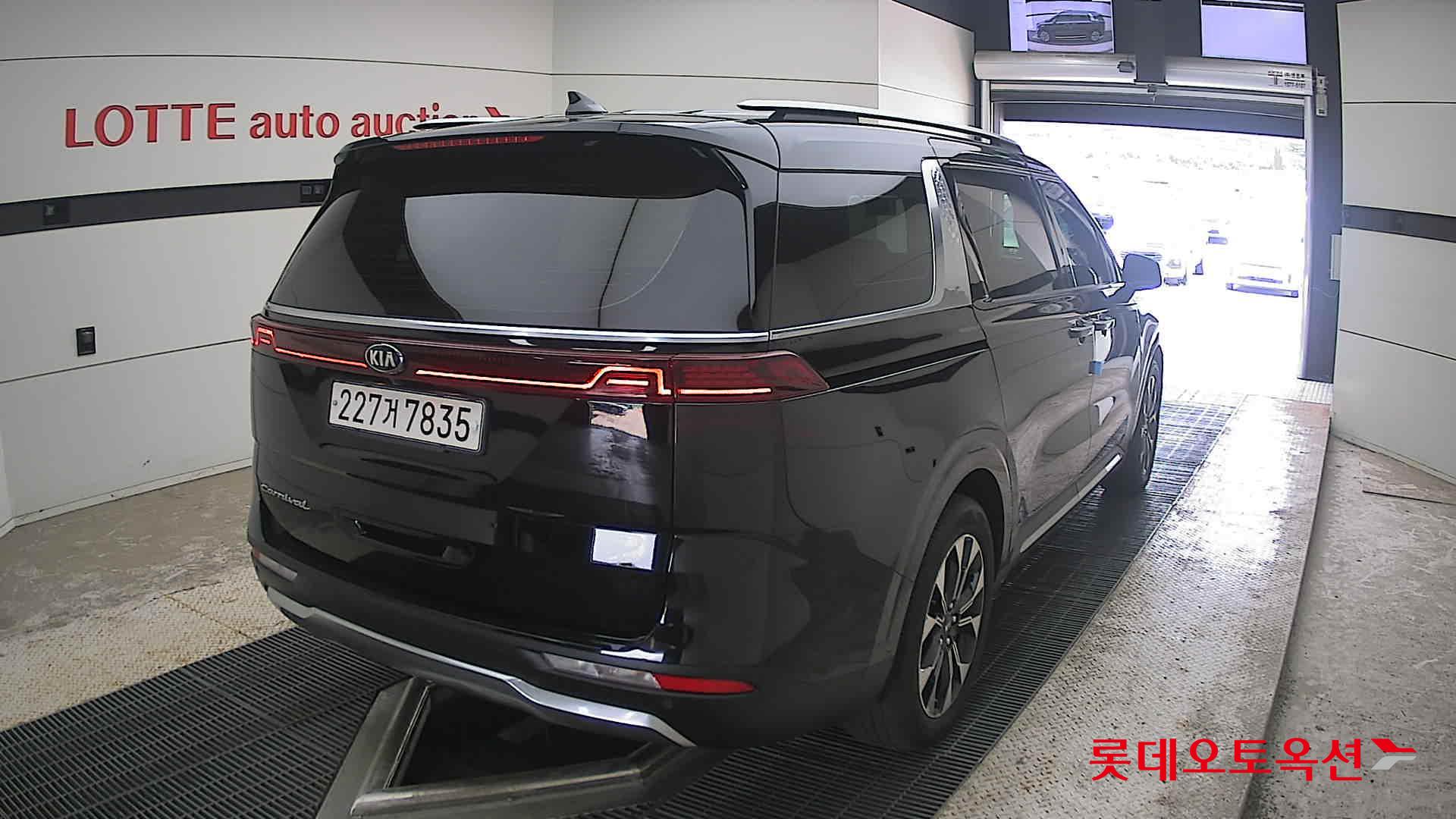 2021 - kia carnival