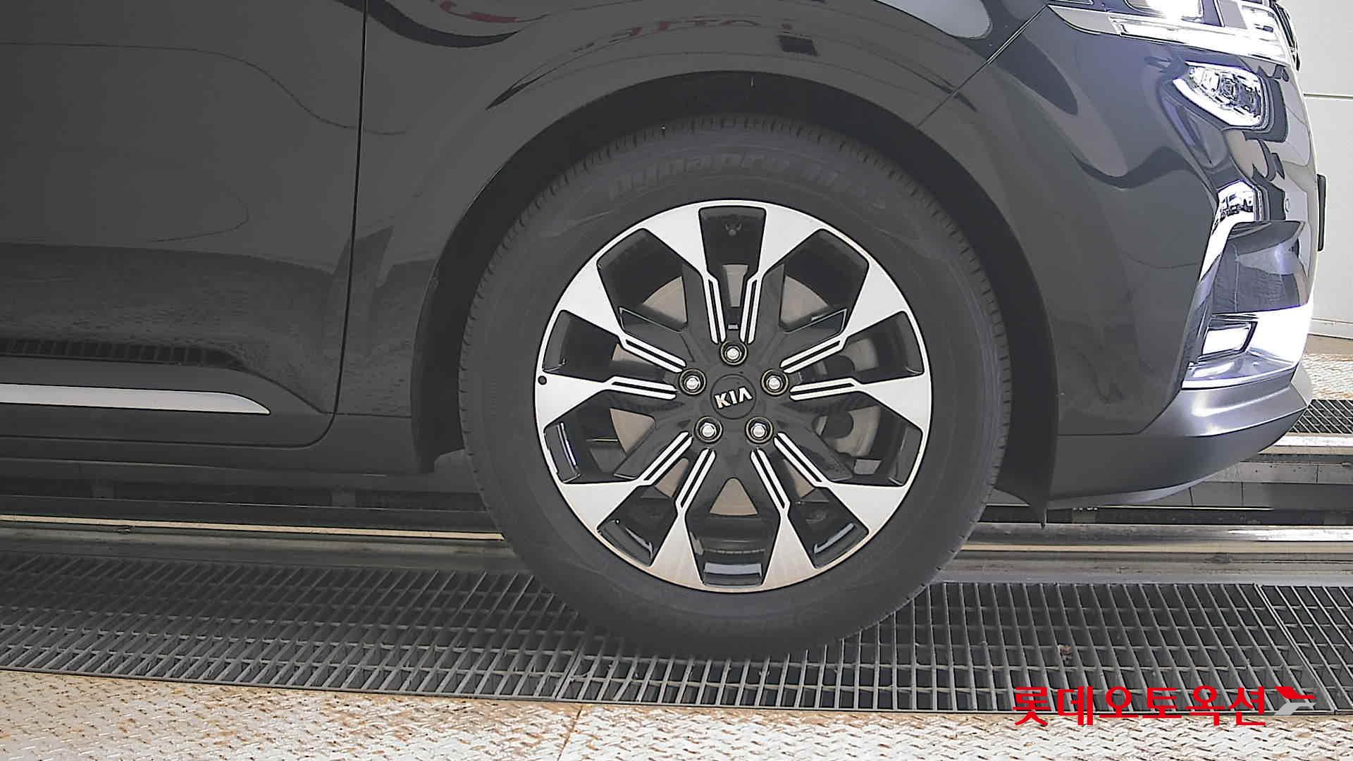 2021 - kia carnival