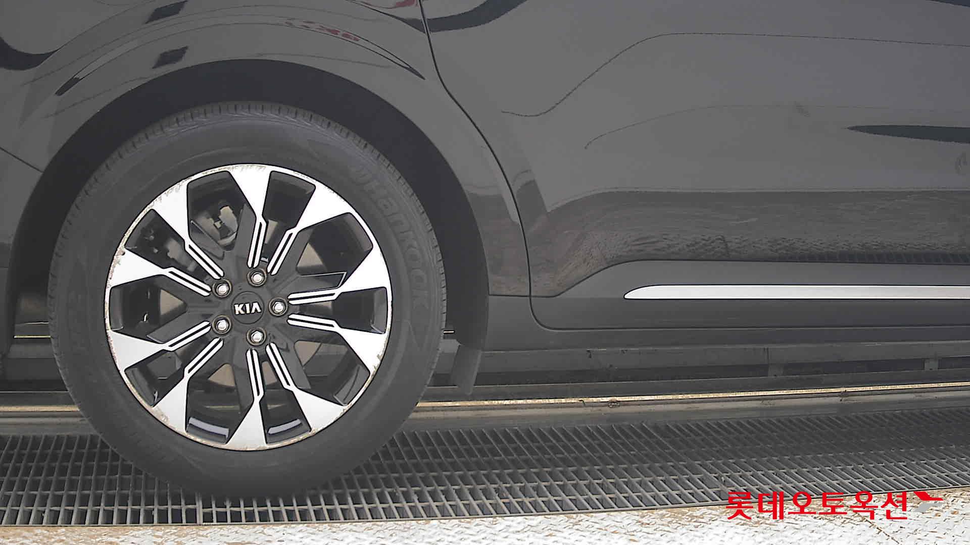 2021 - kia carnival