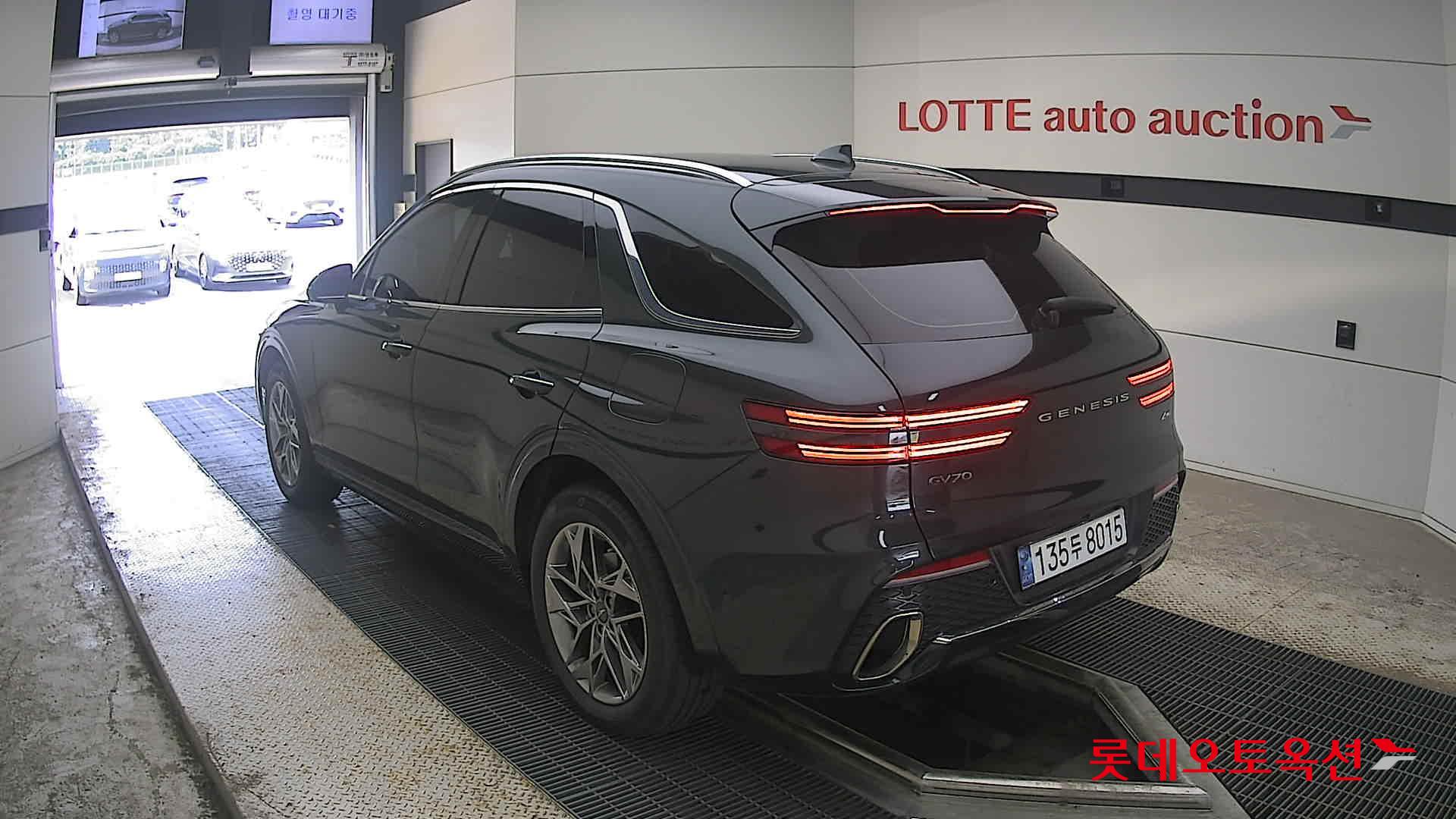 2021 - genesis gv70