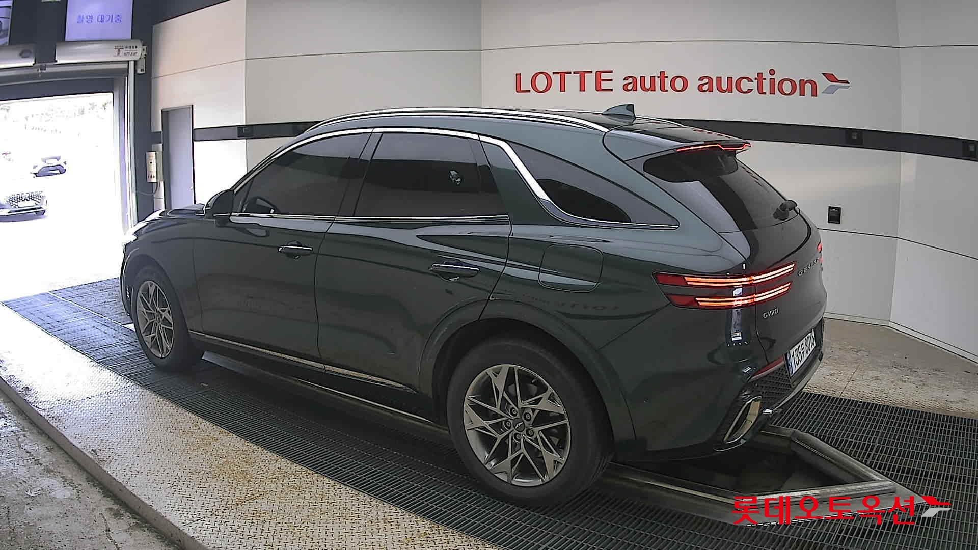 2021 - genesis gv70