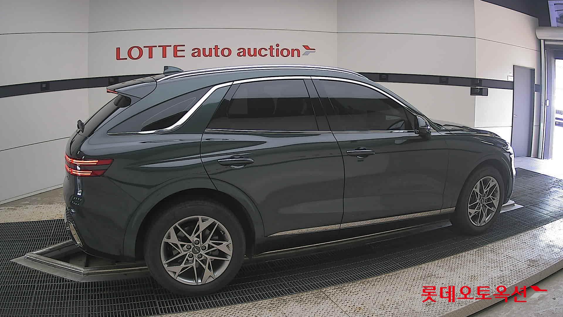 2021 - genesis gv70