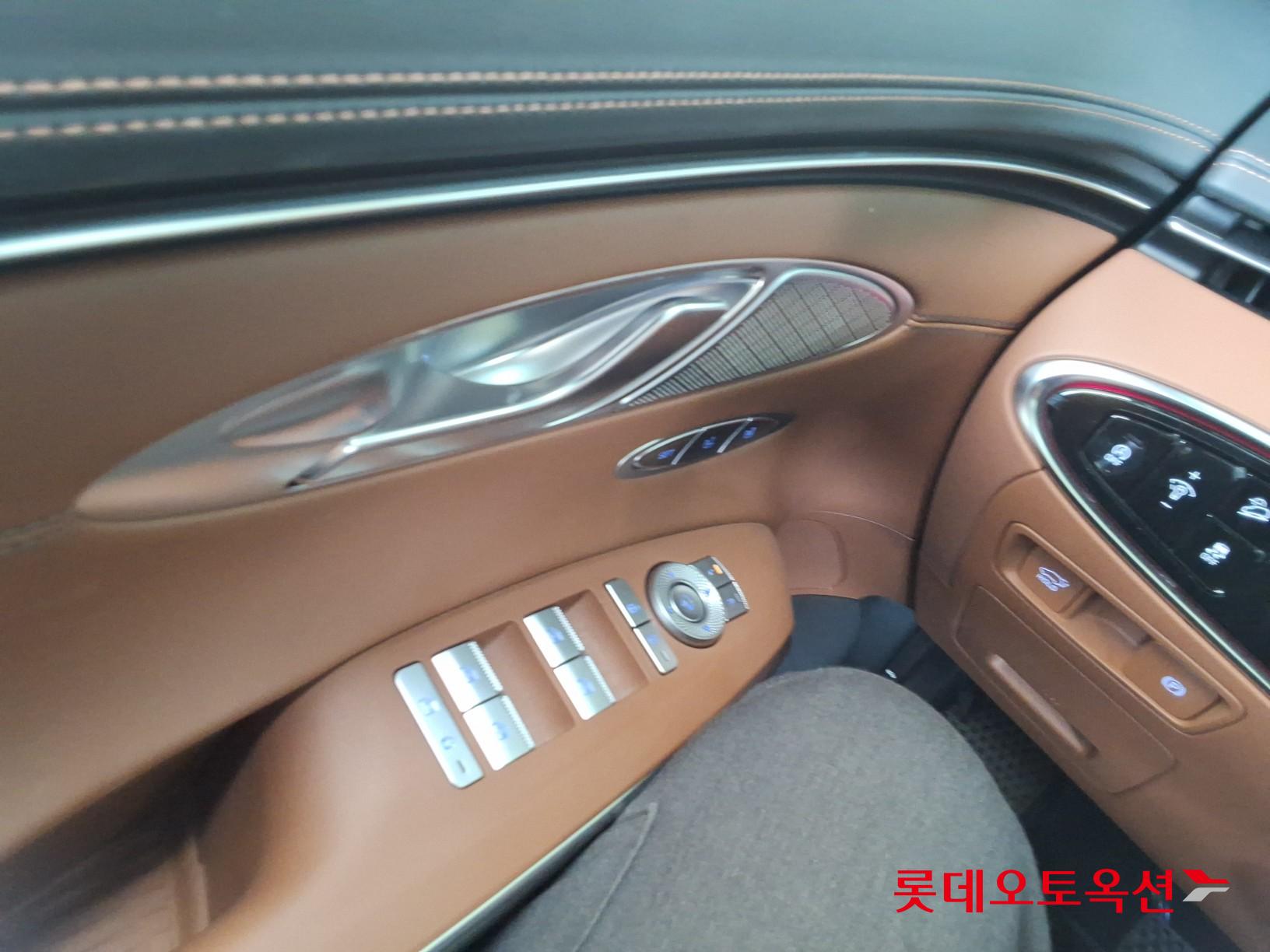2021 - genesis gv70
