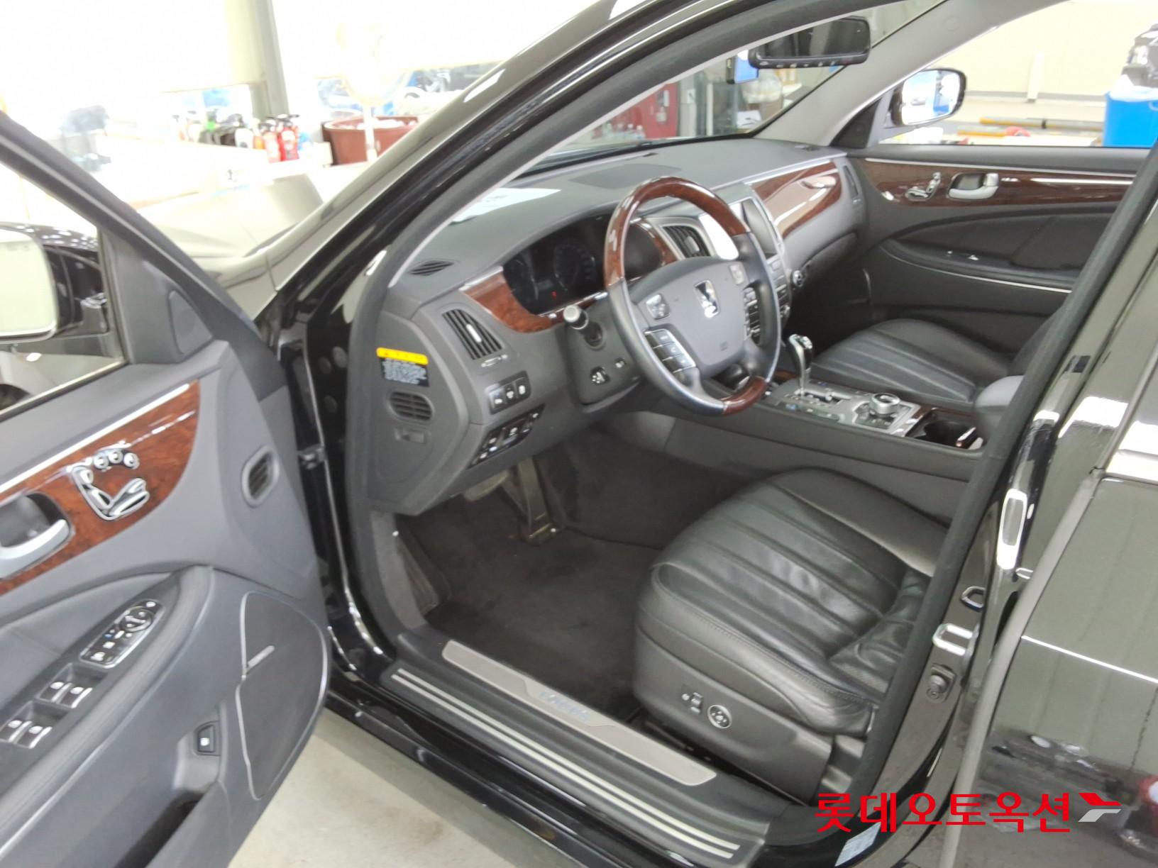 2012 - hyundai equus