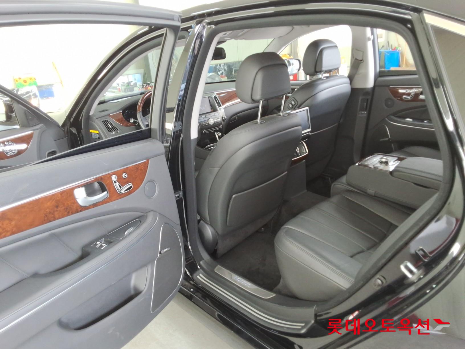 2012 - hyundai equus