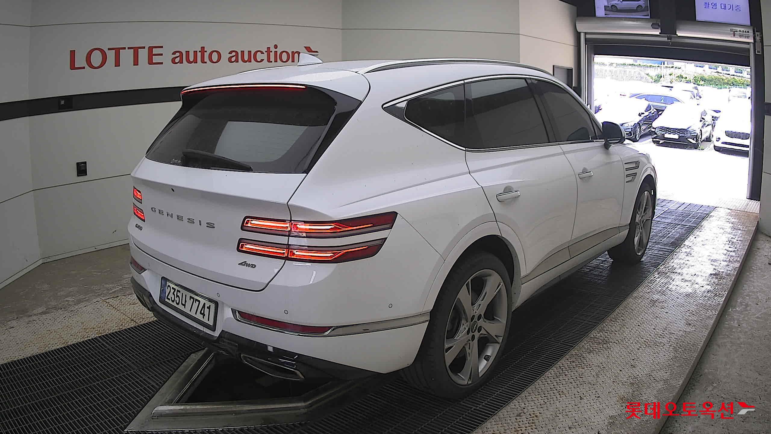 2021 - genesis gv80
