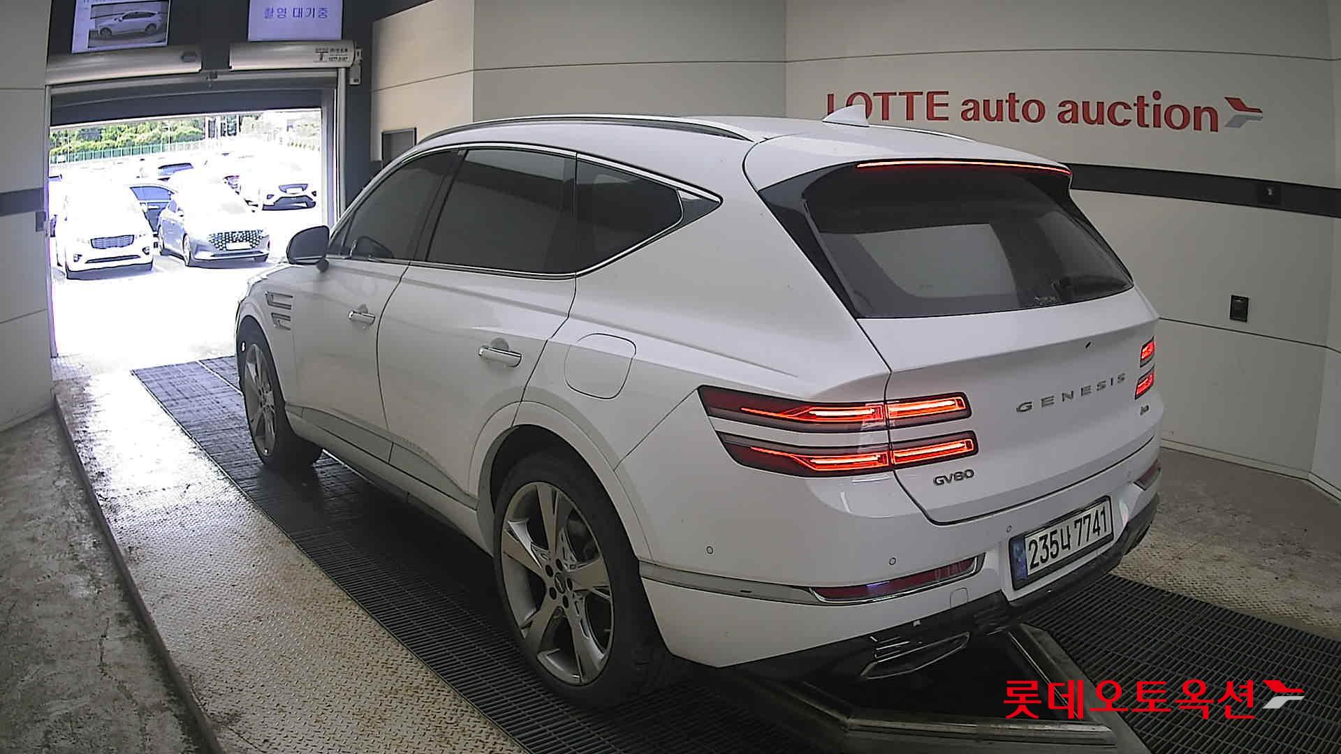 2021 - genesis gv80