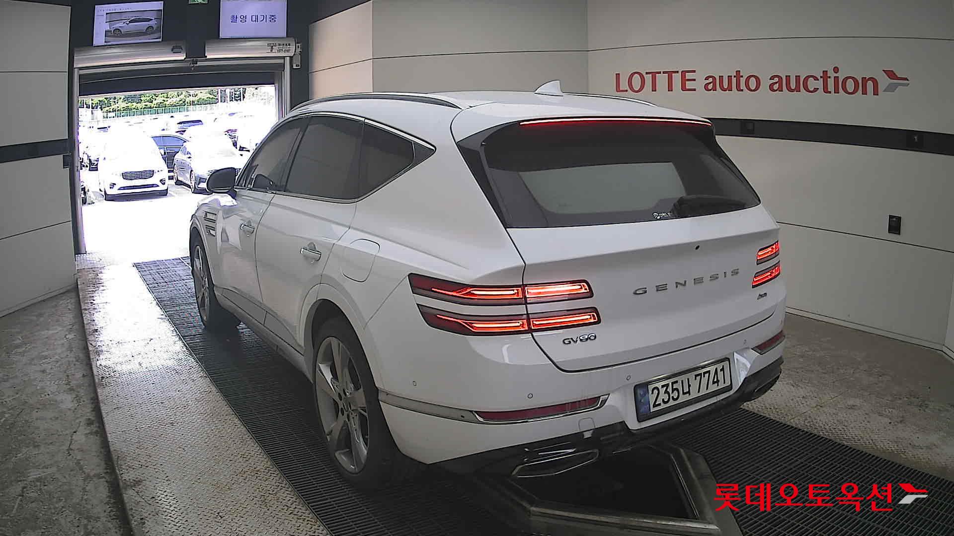 2021 - genesis gv80