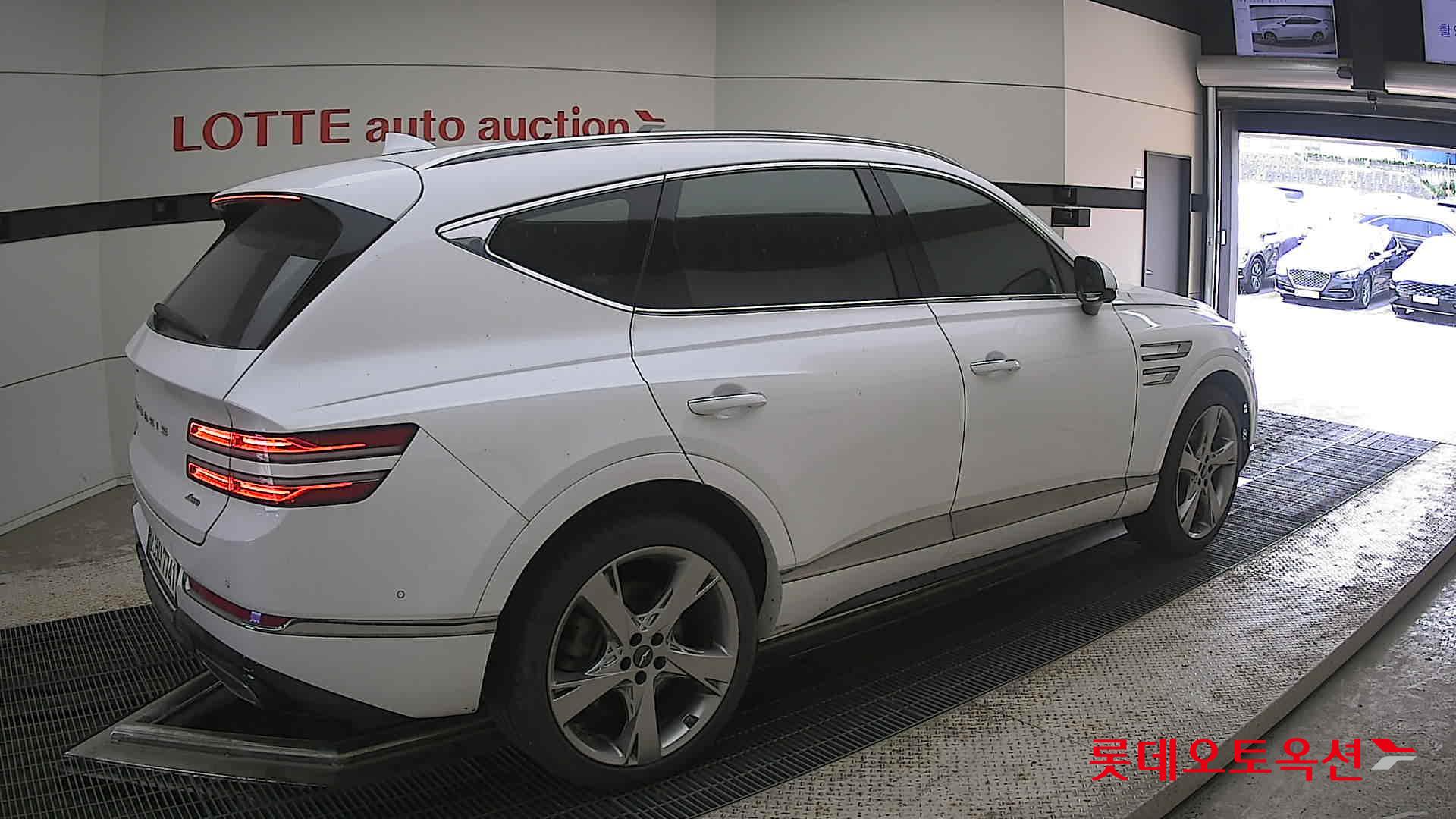 2021 - genesis gv80