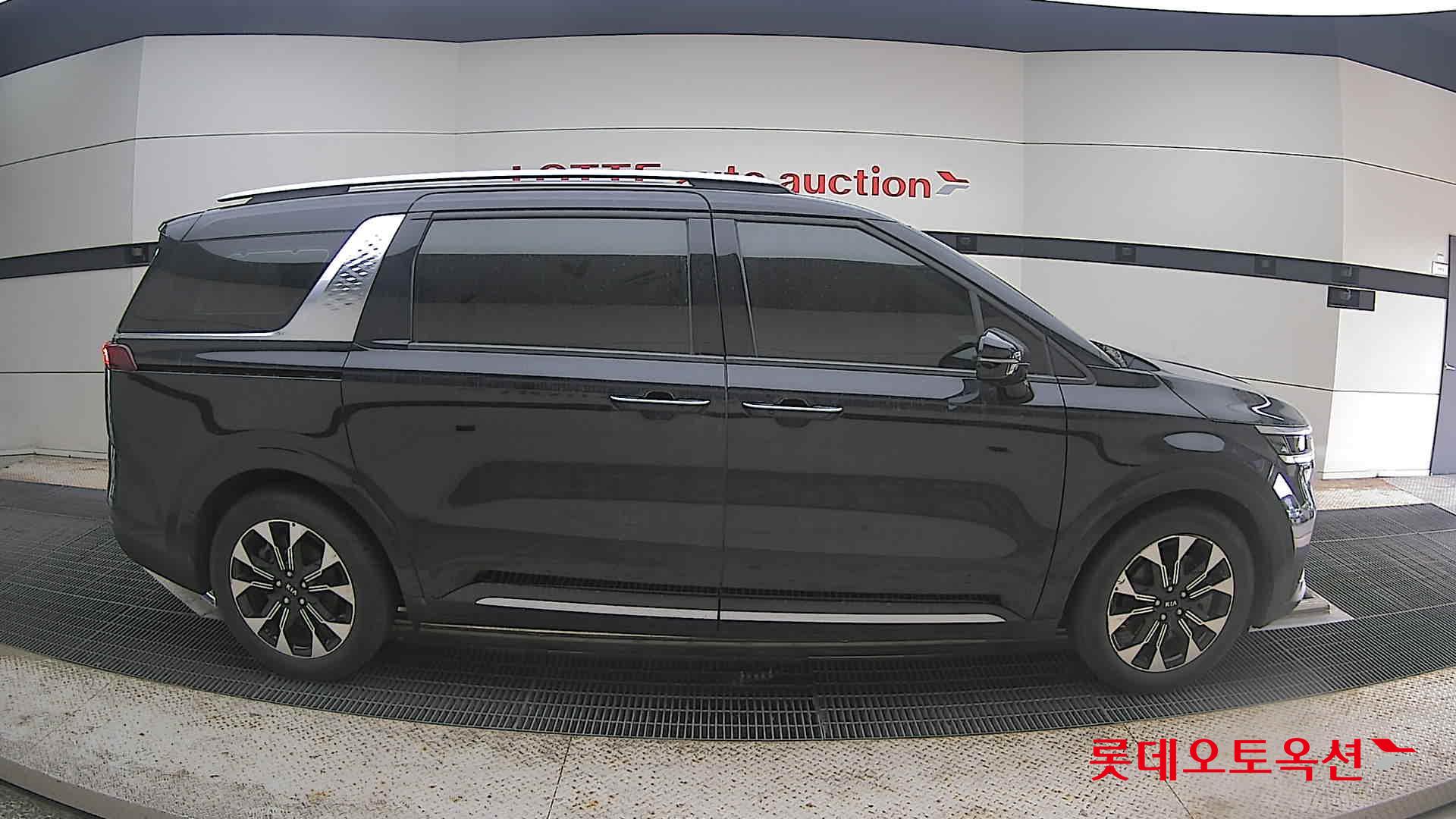 2021 - kia carnival