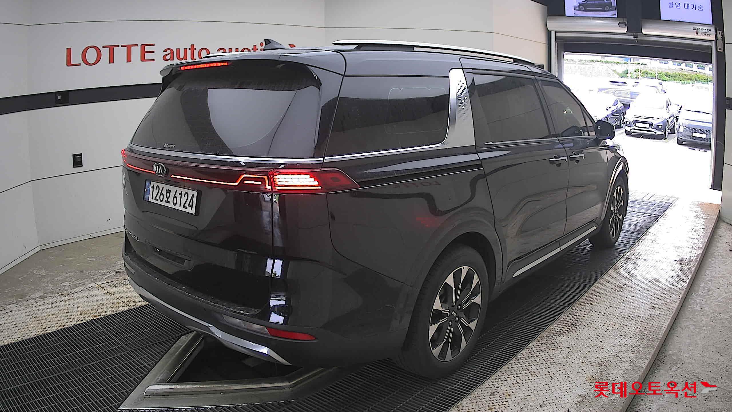 2021 - kia carnival