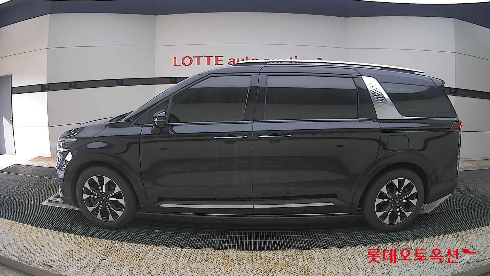2021 - kia carnival