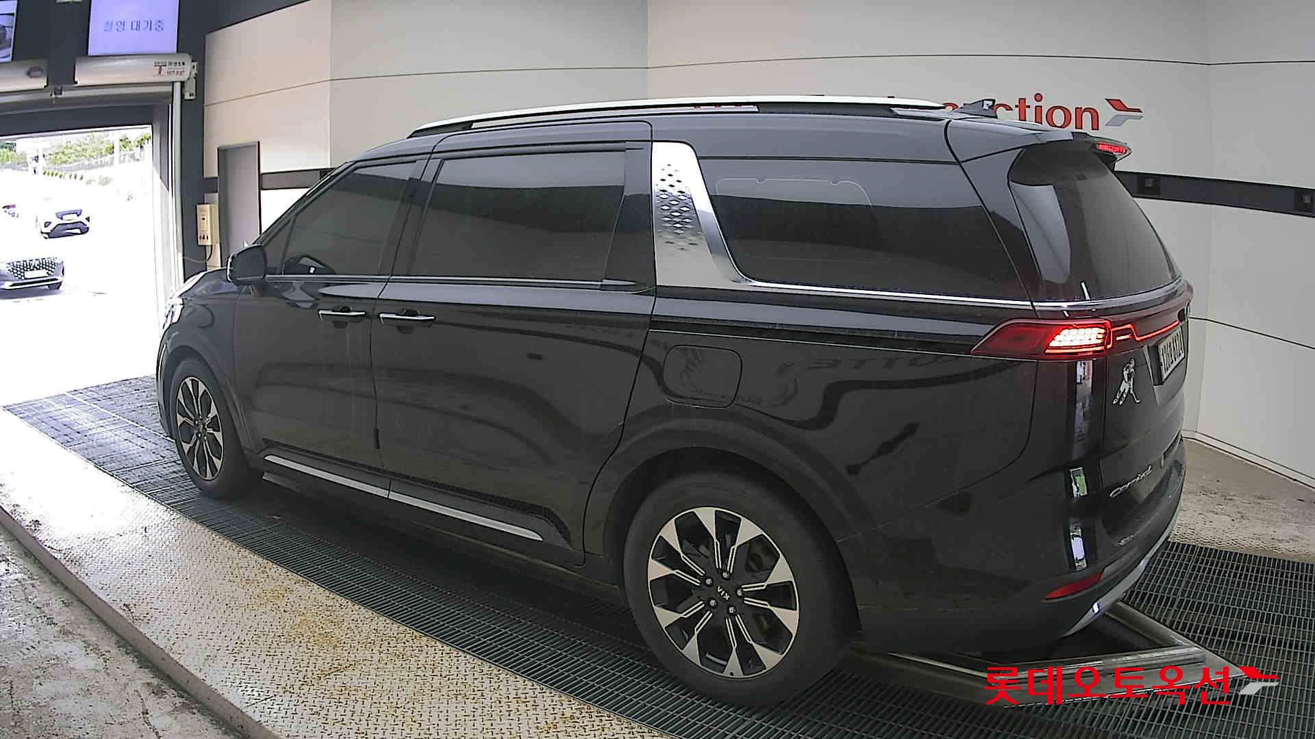 2021 - kia carnival