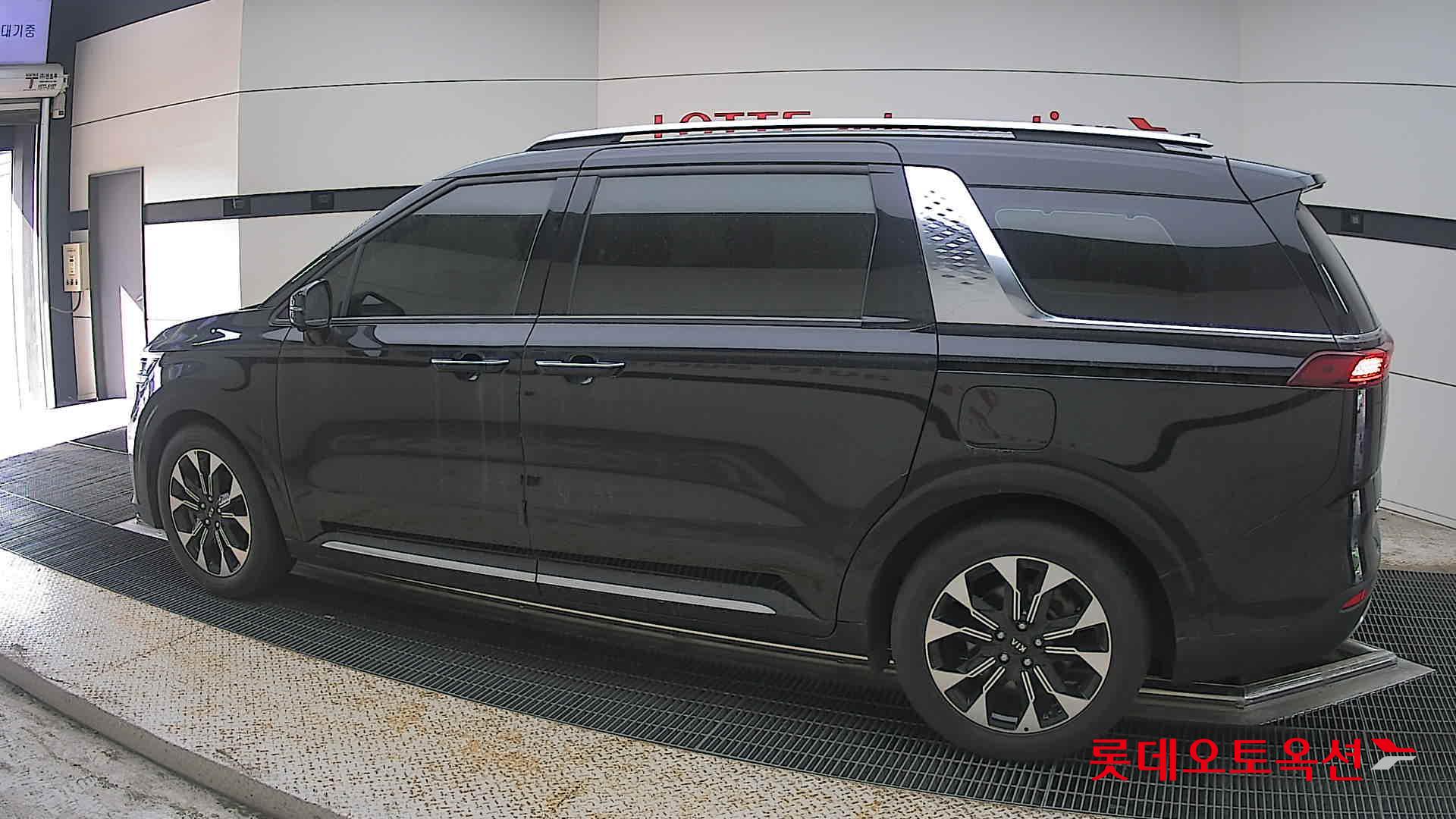 2021 - kia carnival