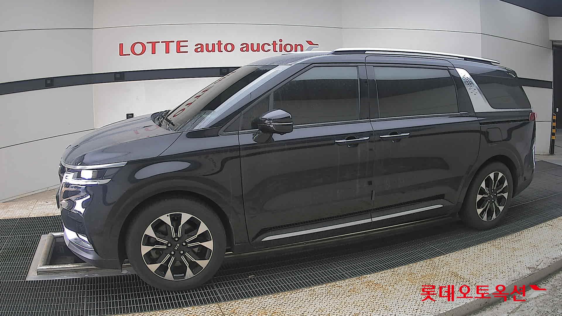 2021 - kia carnival