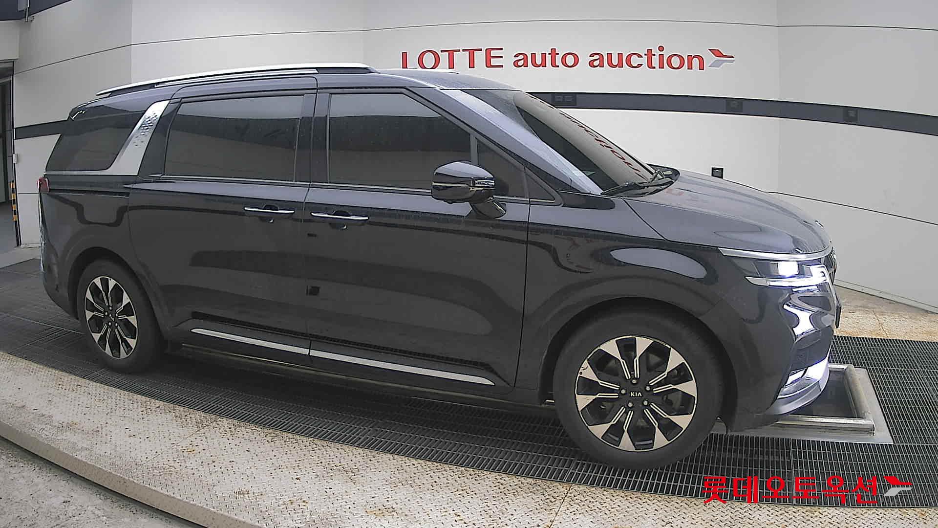2021 - kia carnival