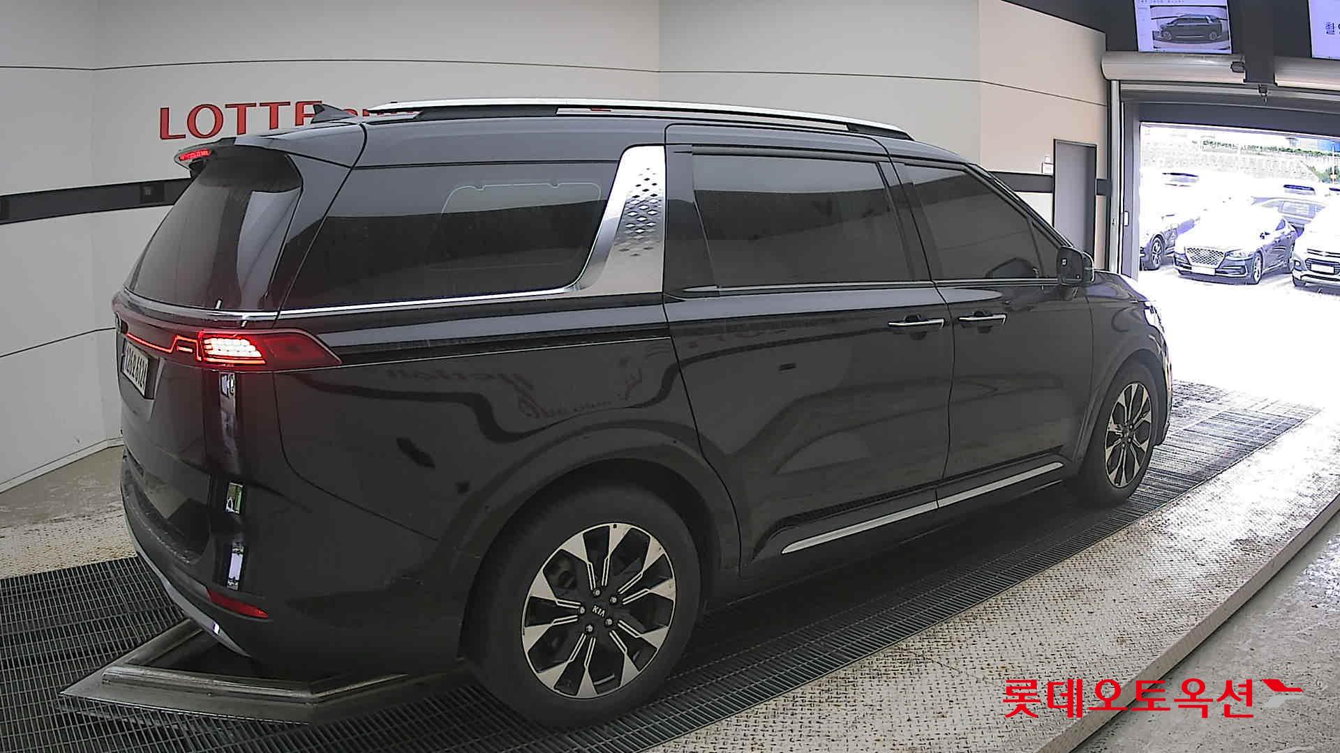 2021 - kia carnival