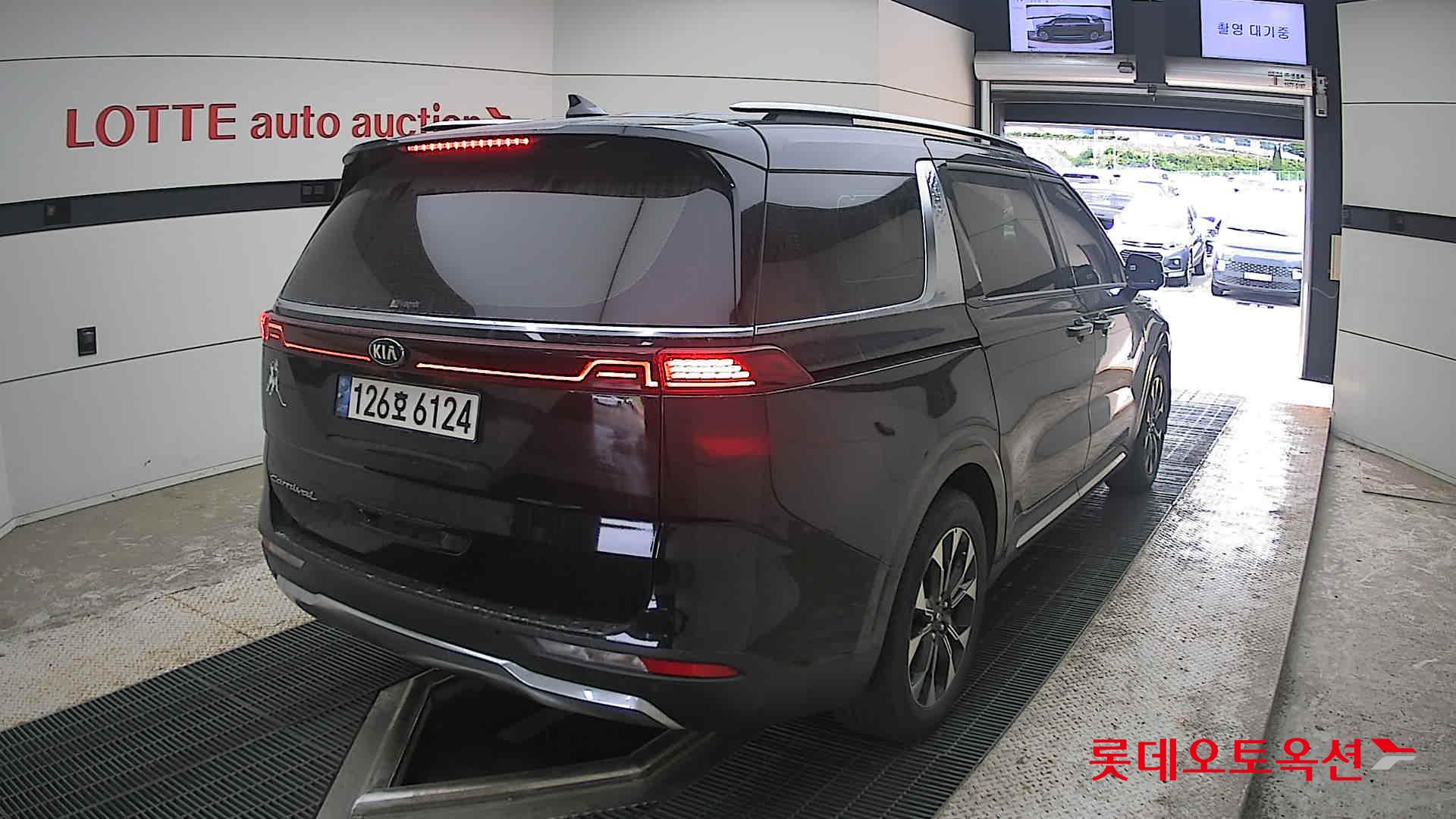 2021 - kia carnival