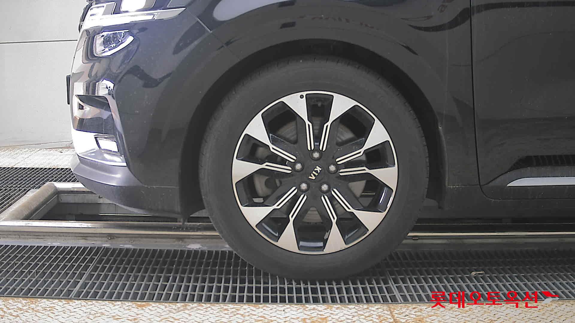 2021 - kia carnival