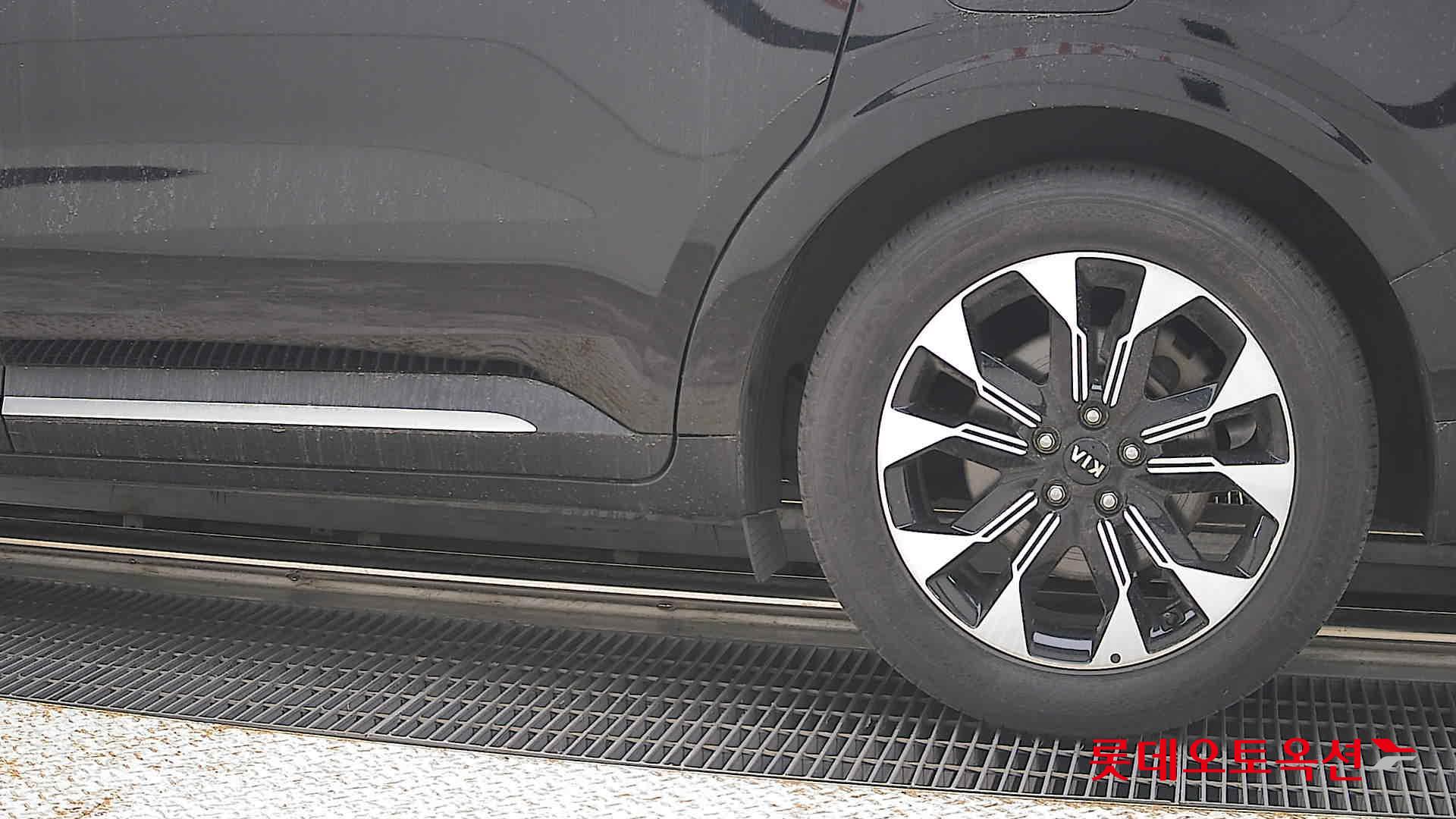 2021 - kia carnival