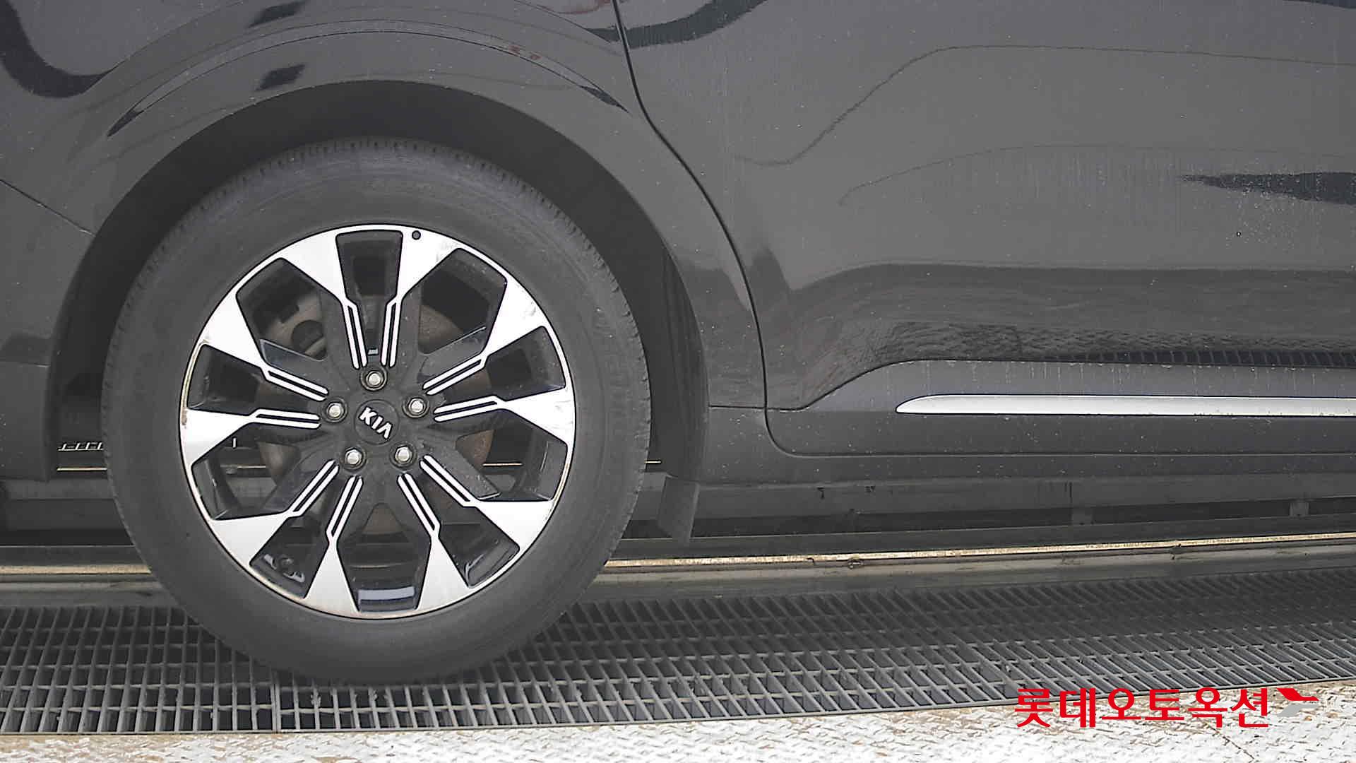 2021 - kia carnival