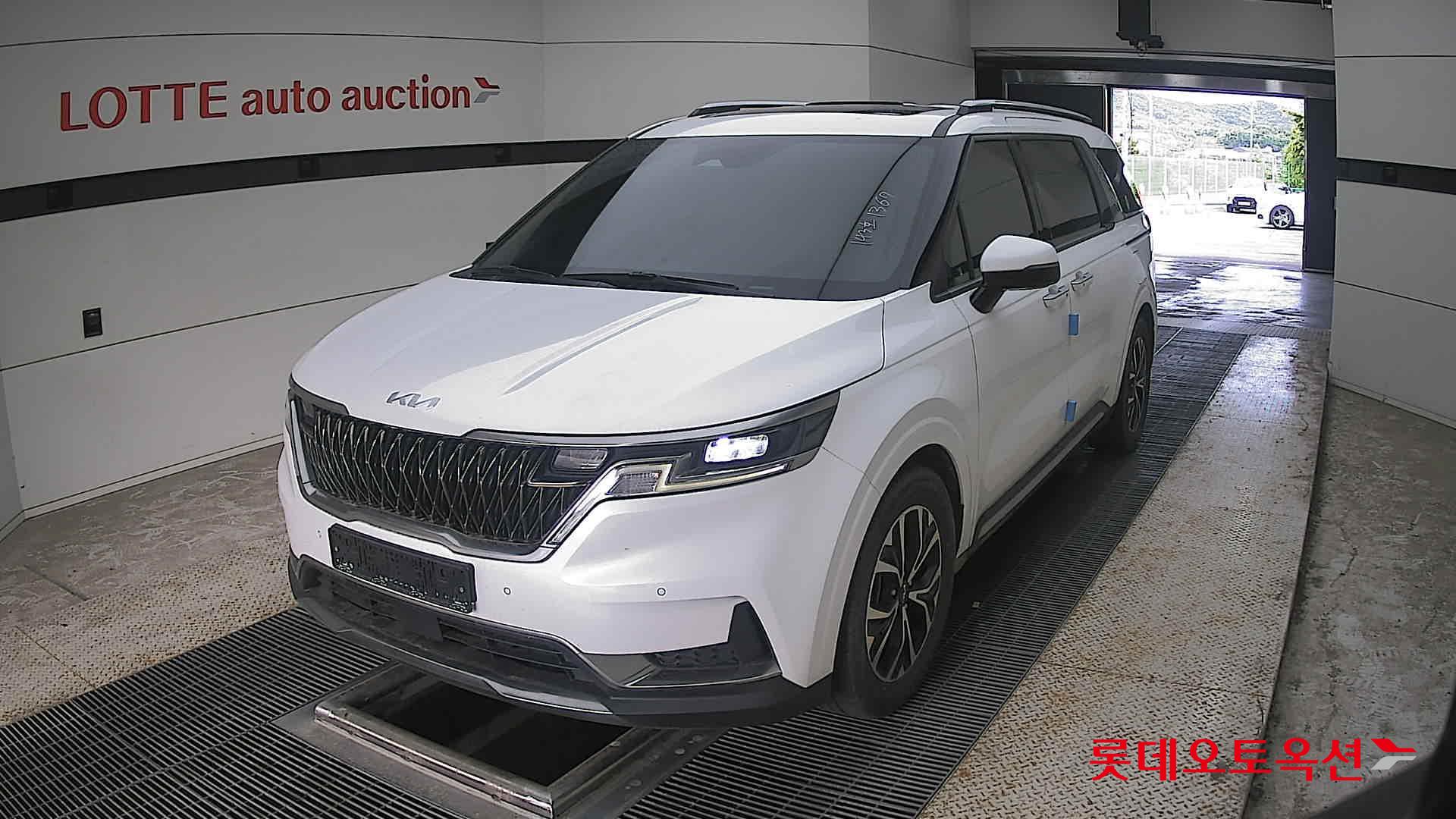 2022 - kia carnival