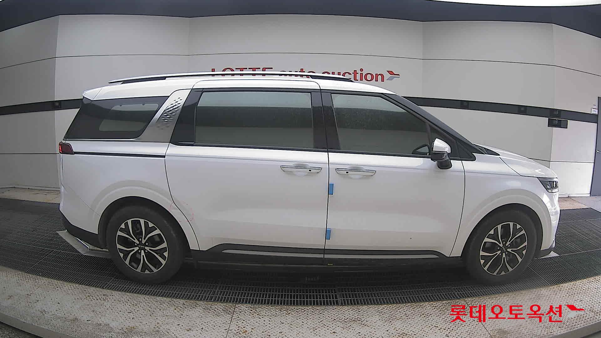 2022 - kia carnival