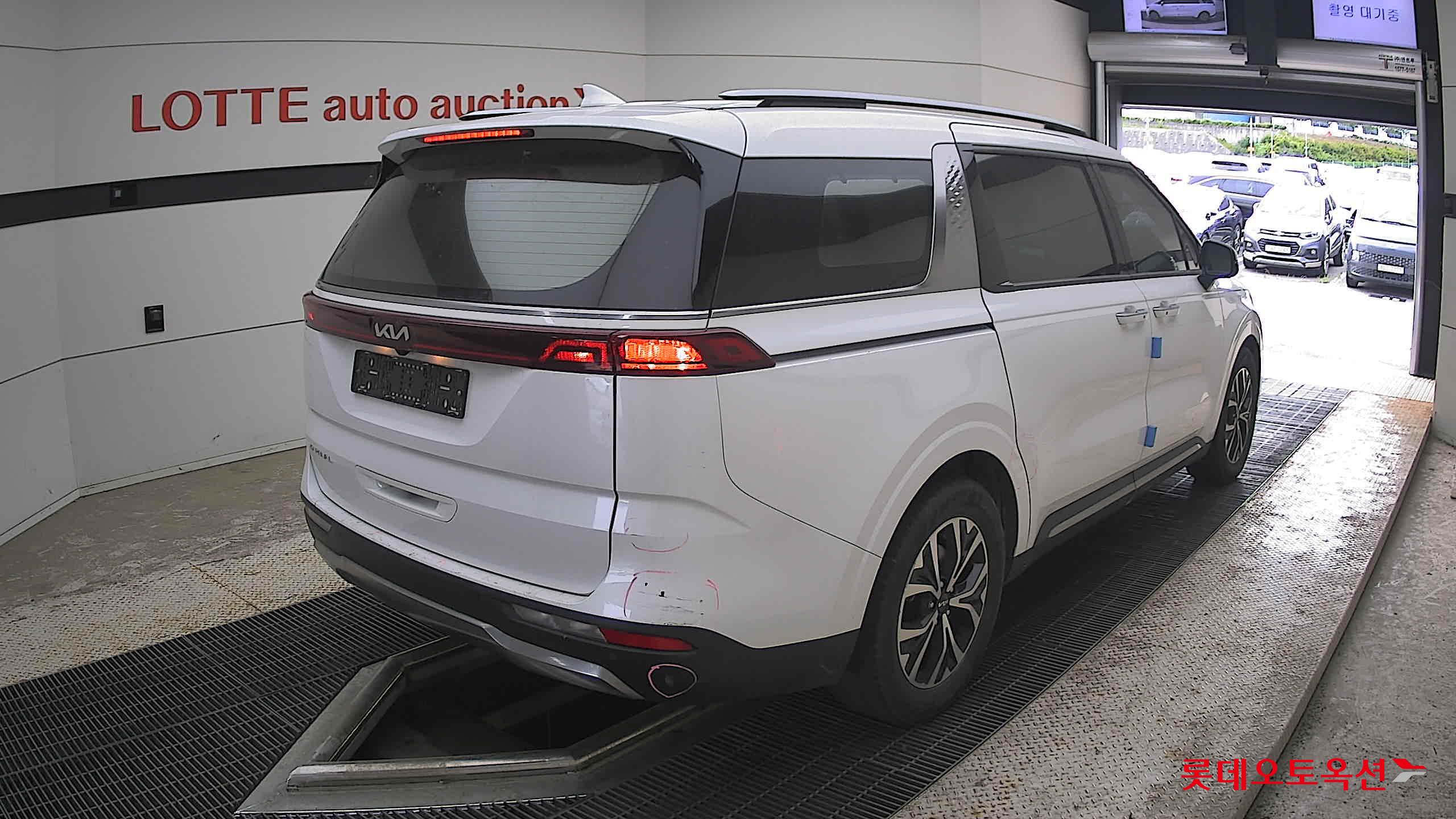 2022 - kia carnival