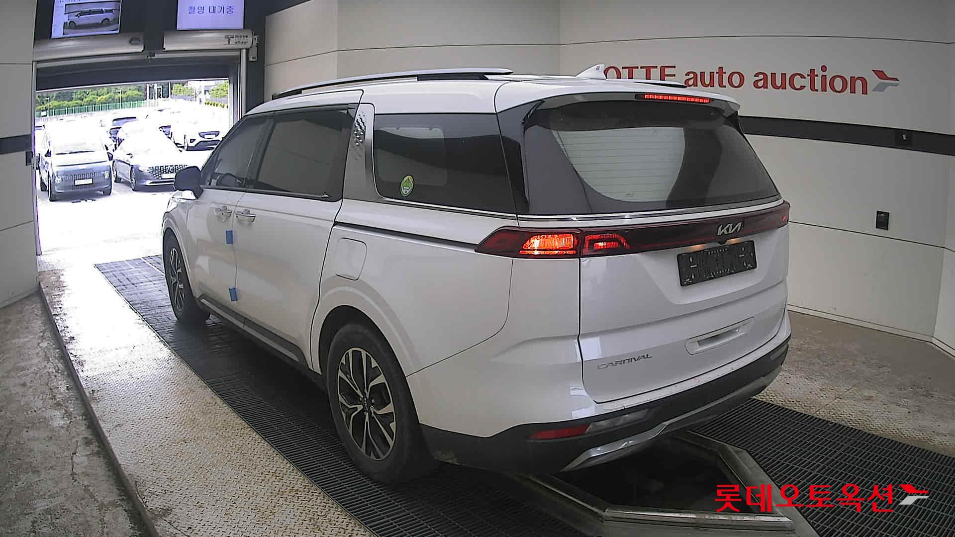 2022 - kia carnival