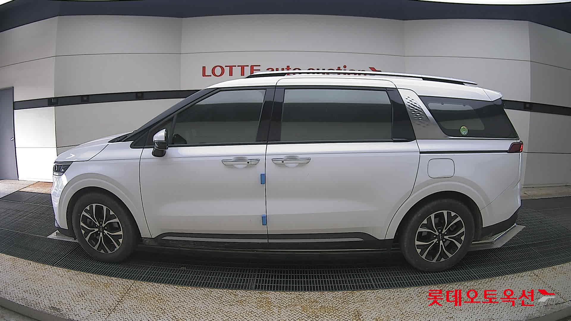 2022 - kia carnival