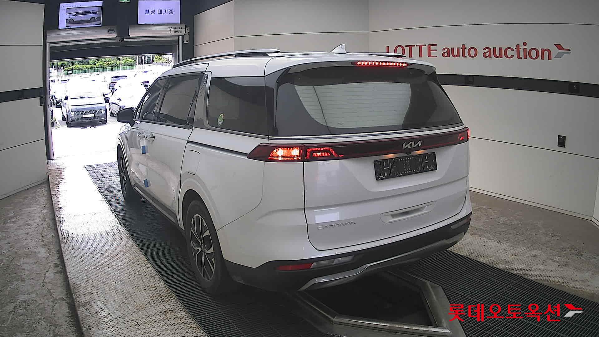 2022 - kia carnival