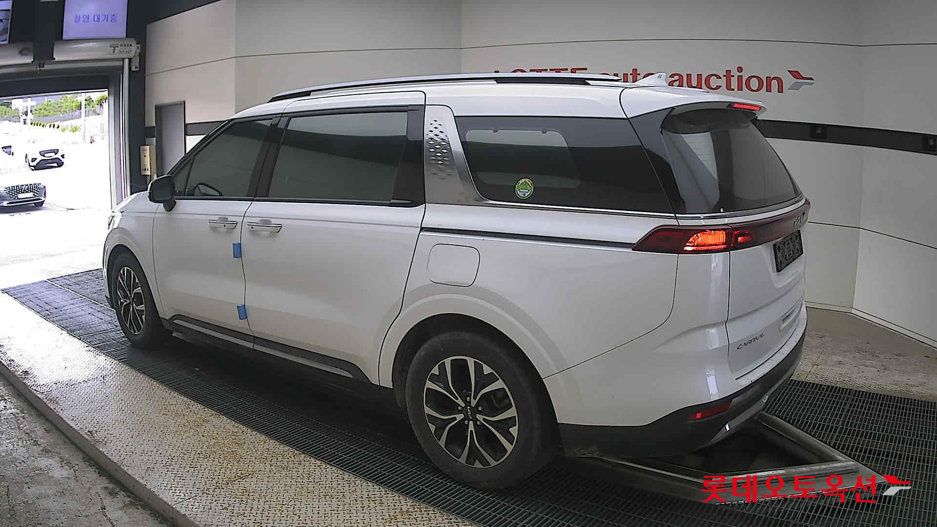 2022 - kia carnival