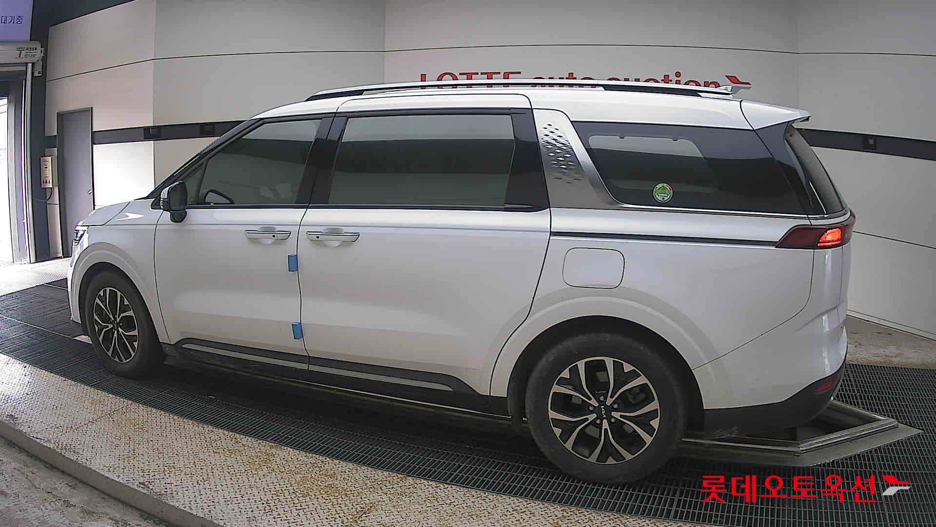 2022 - kia carnival