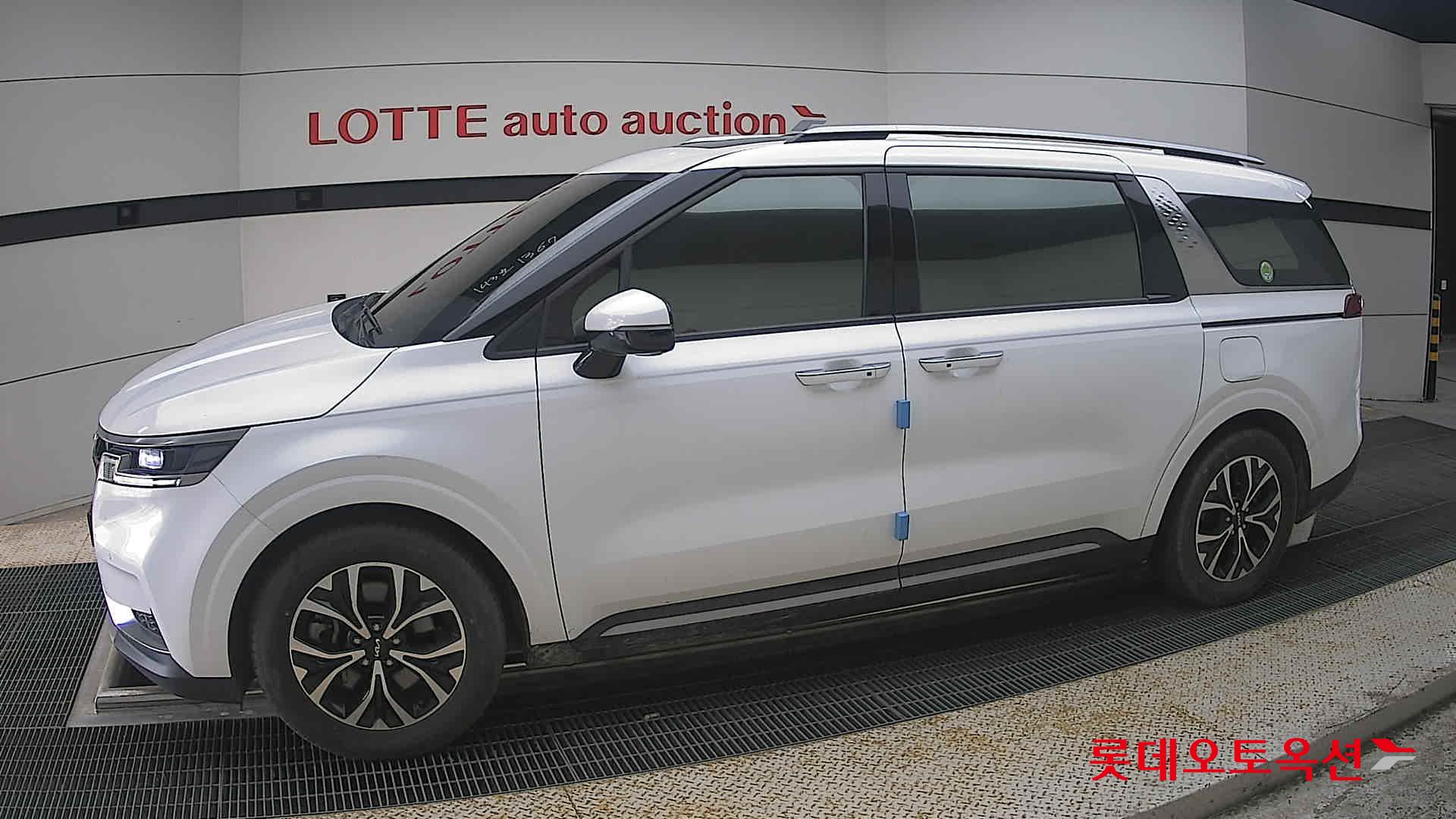 2022 - kia carnival