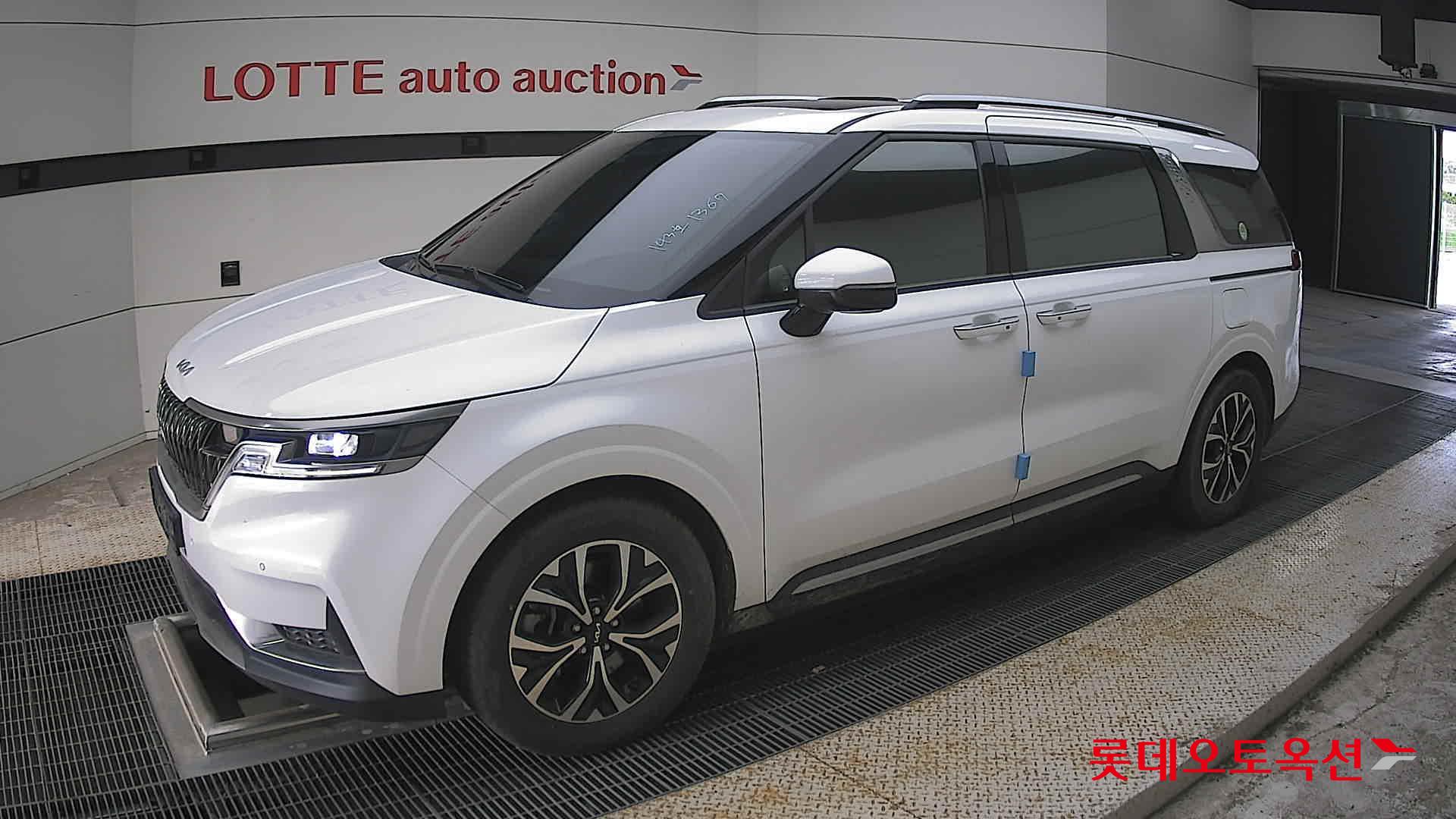 2022 - kia carnival