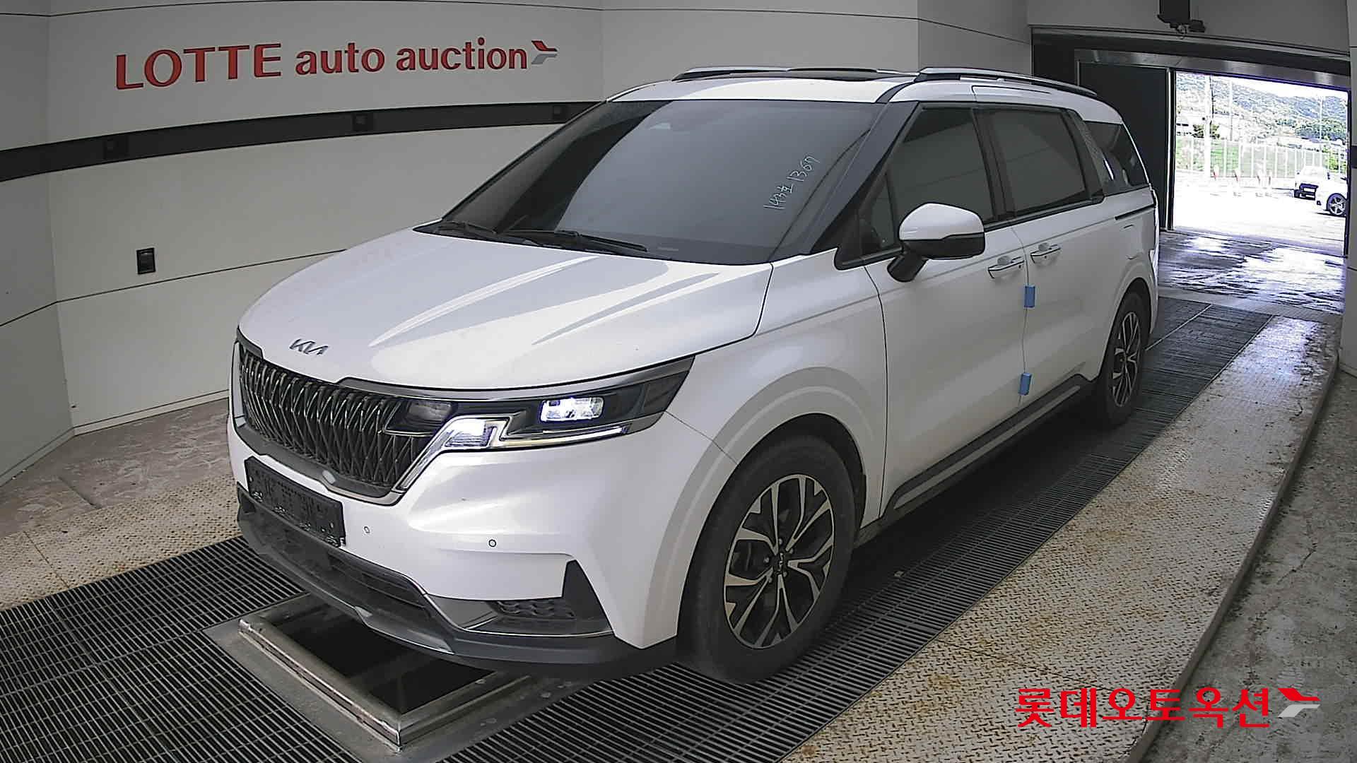 2022 - kia carnival