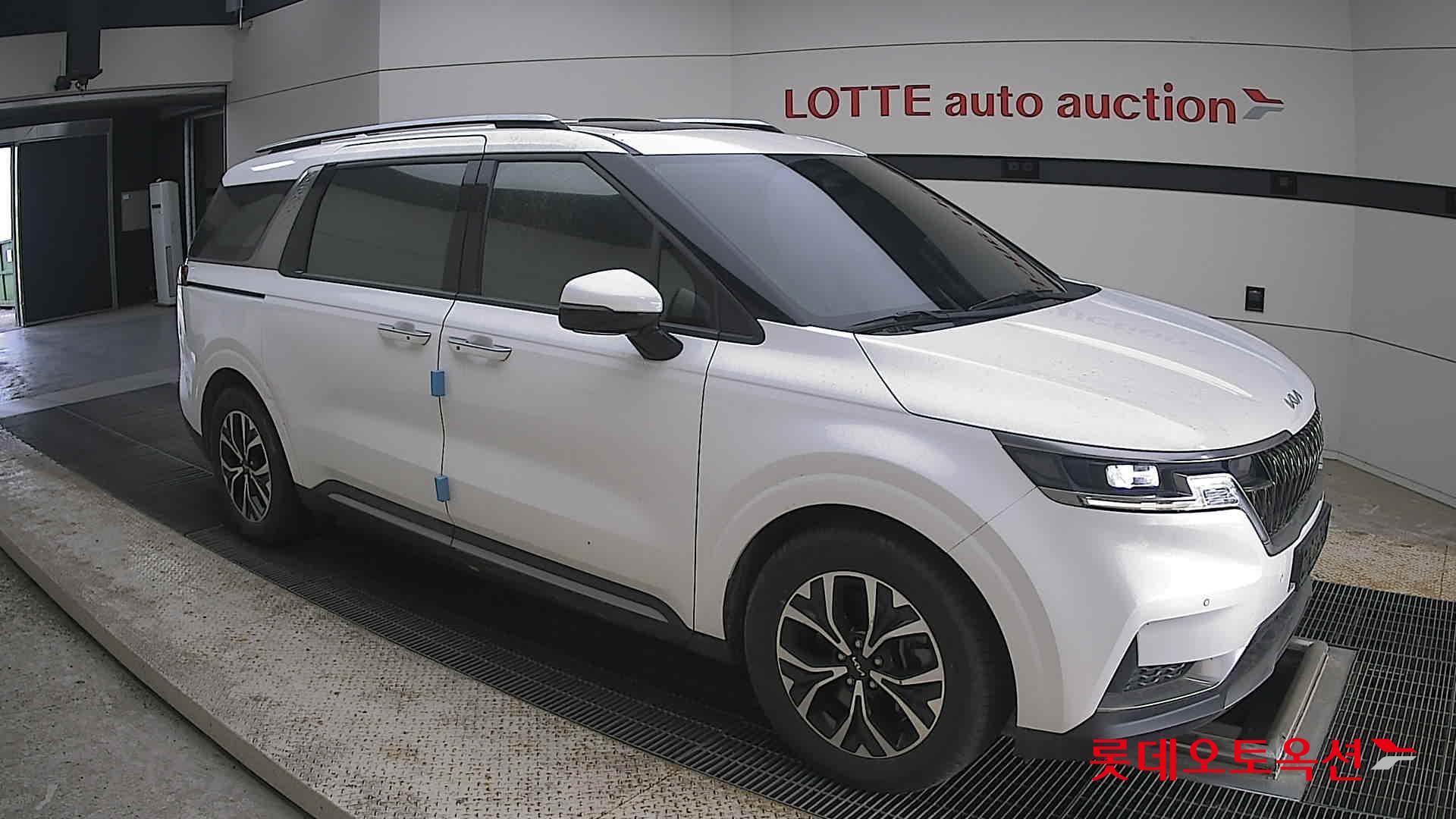2022 - kia carnival