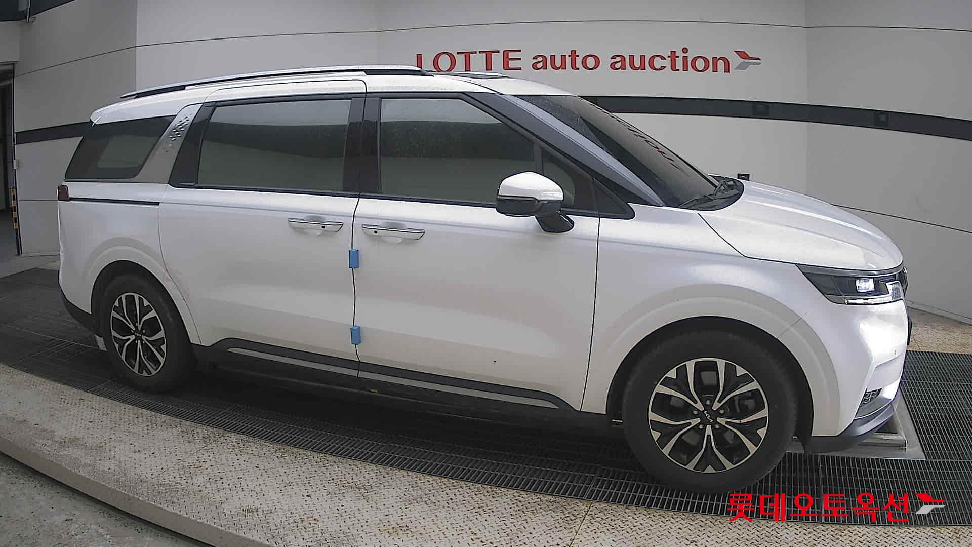 2022 - kia carnival