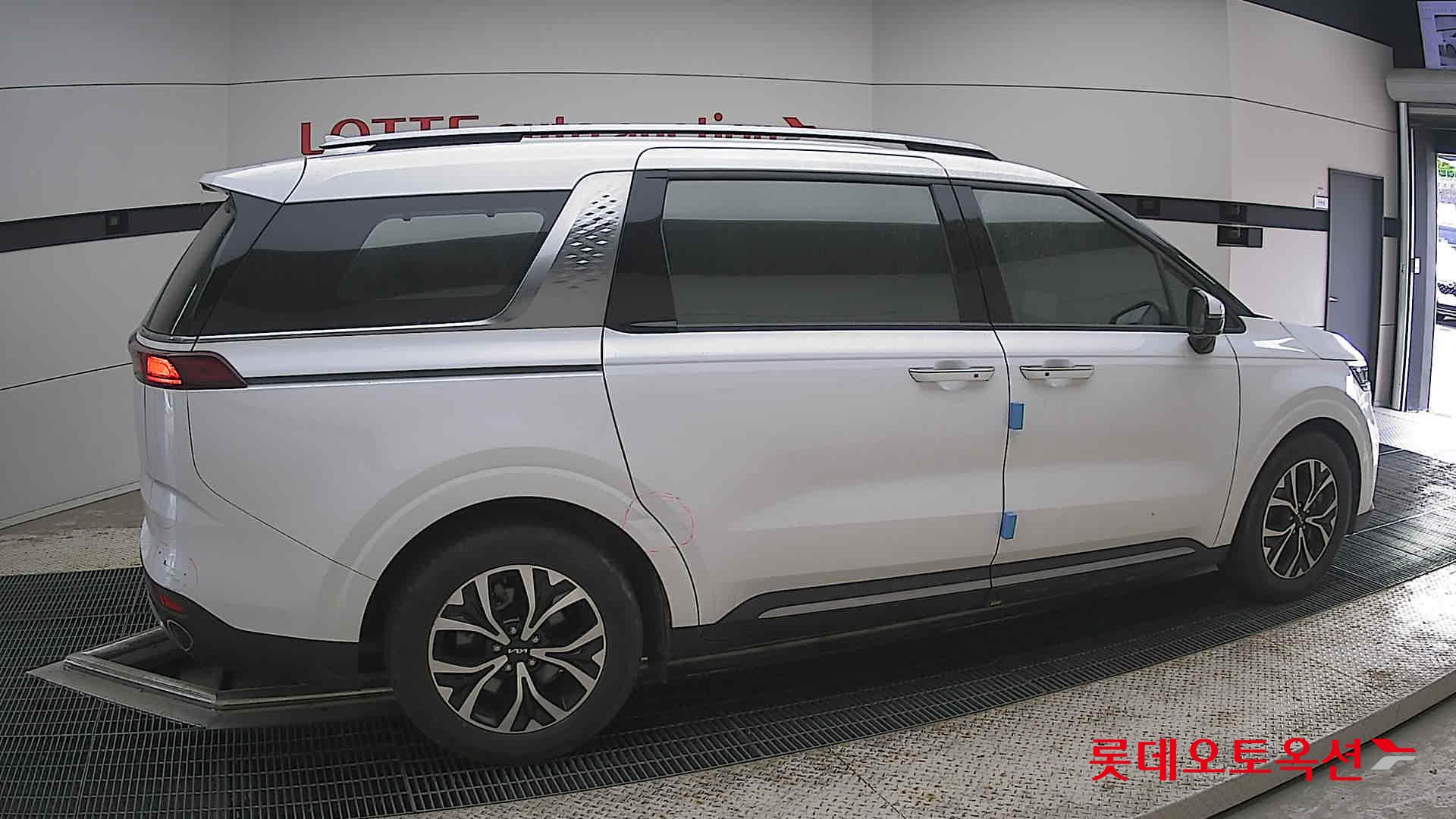 2022 - kia carnival