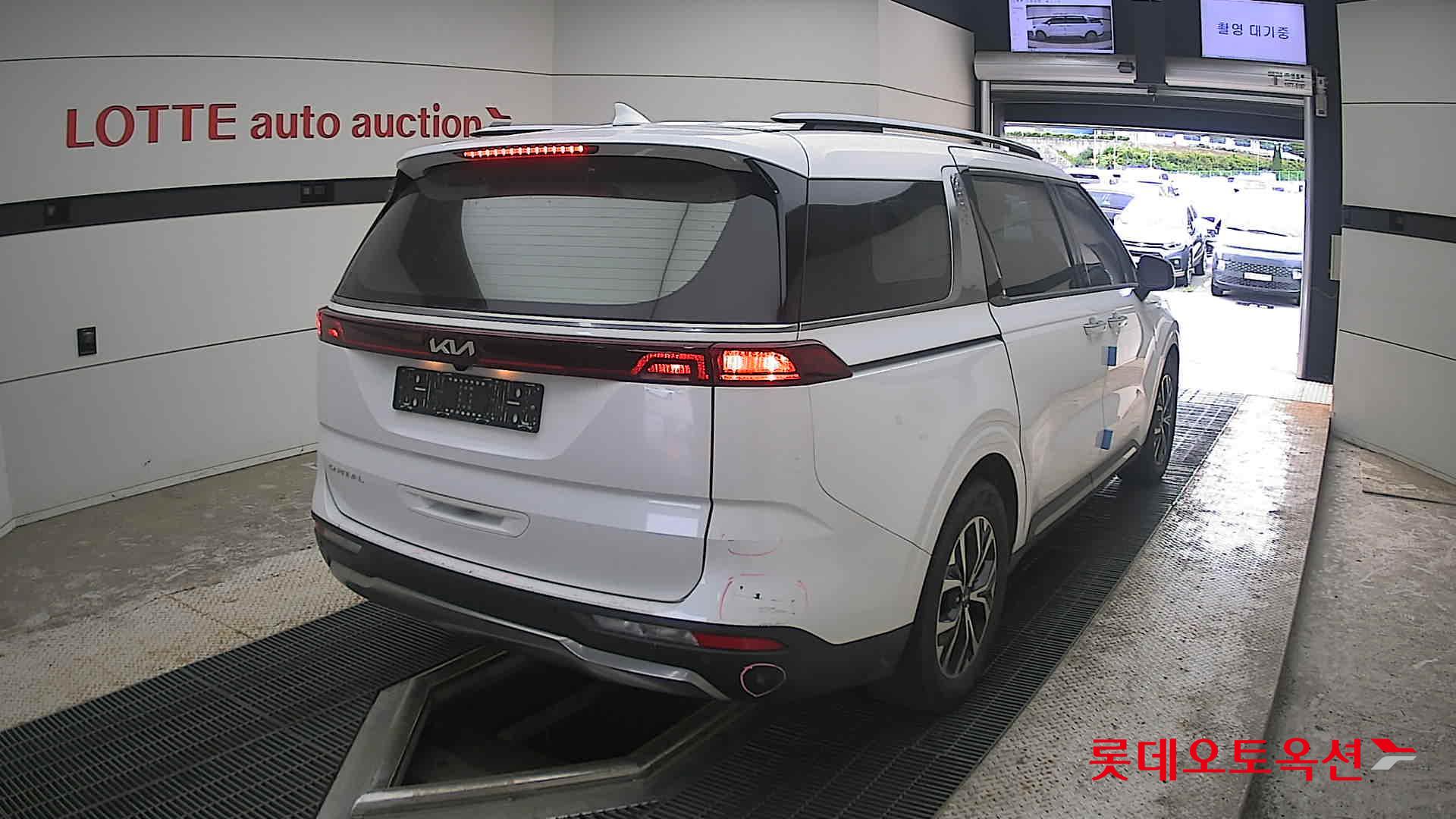 2022 - kia carnival