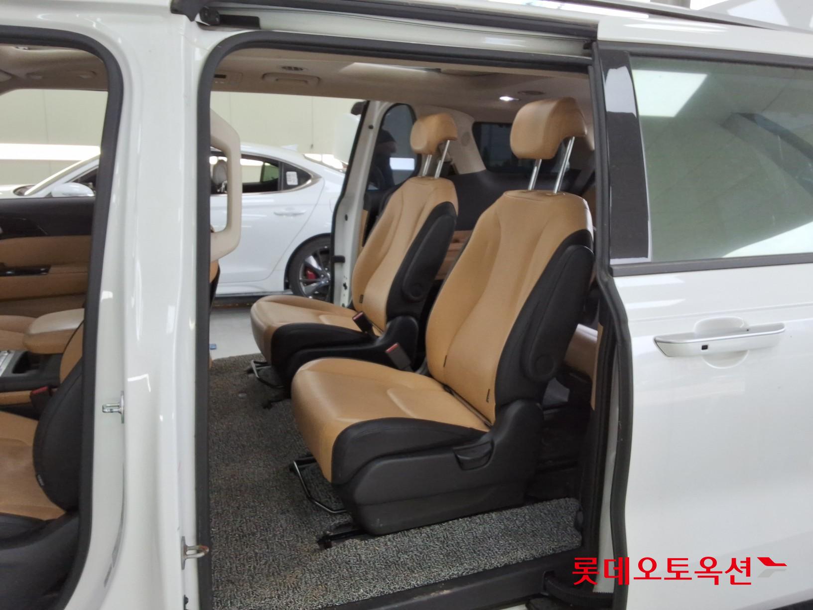 2022 - kia carnival