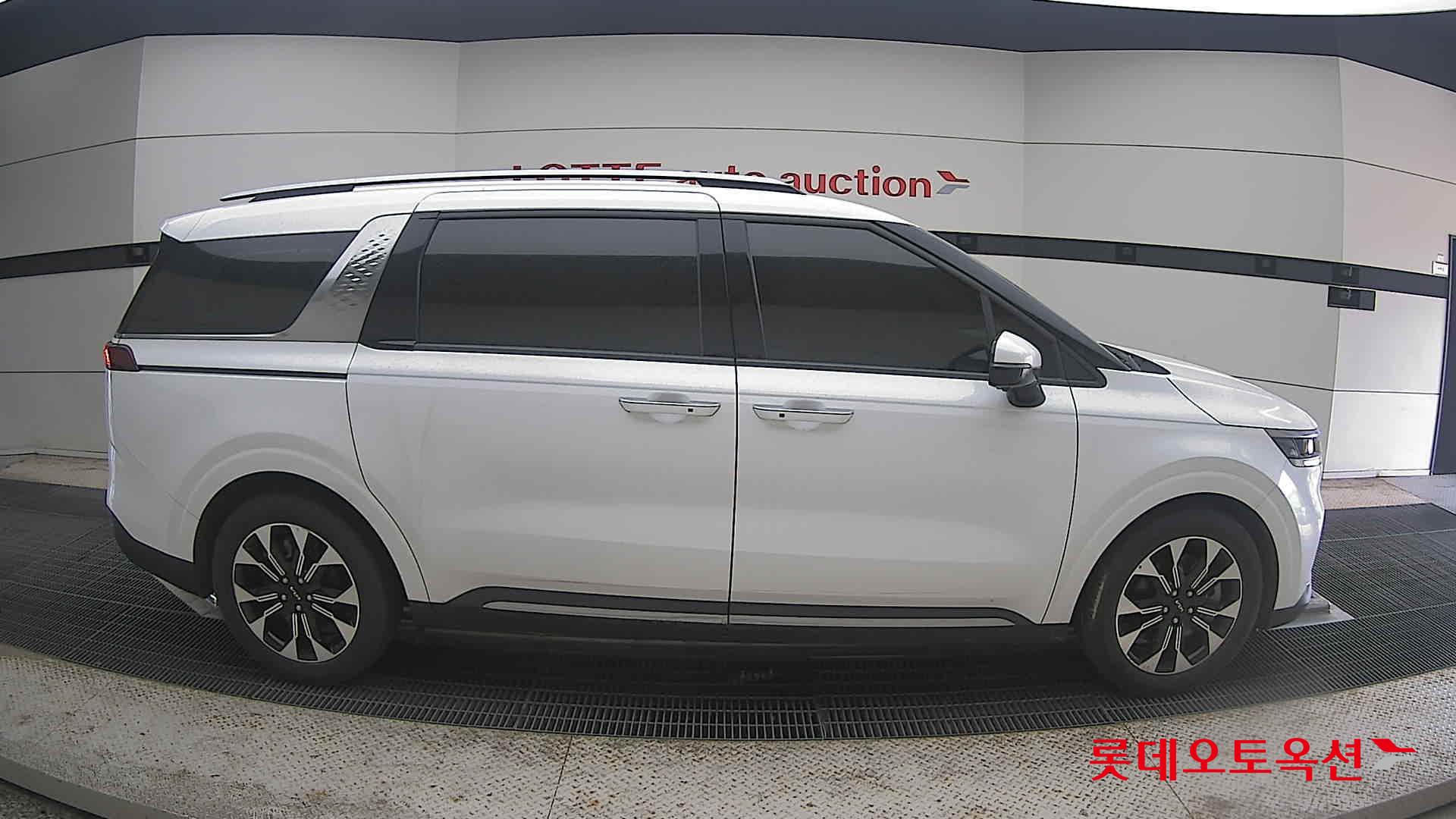 2022 - kia carnival